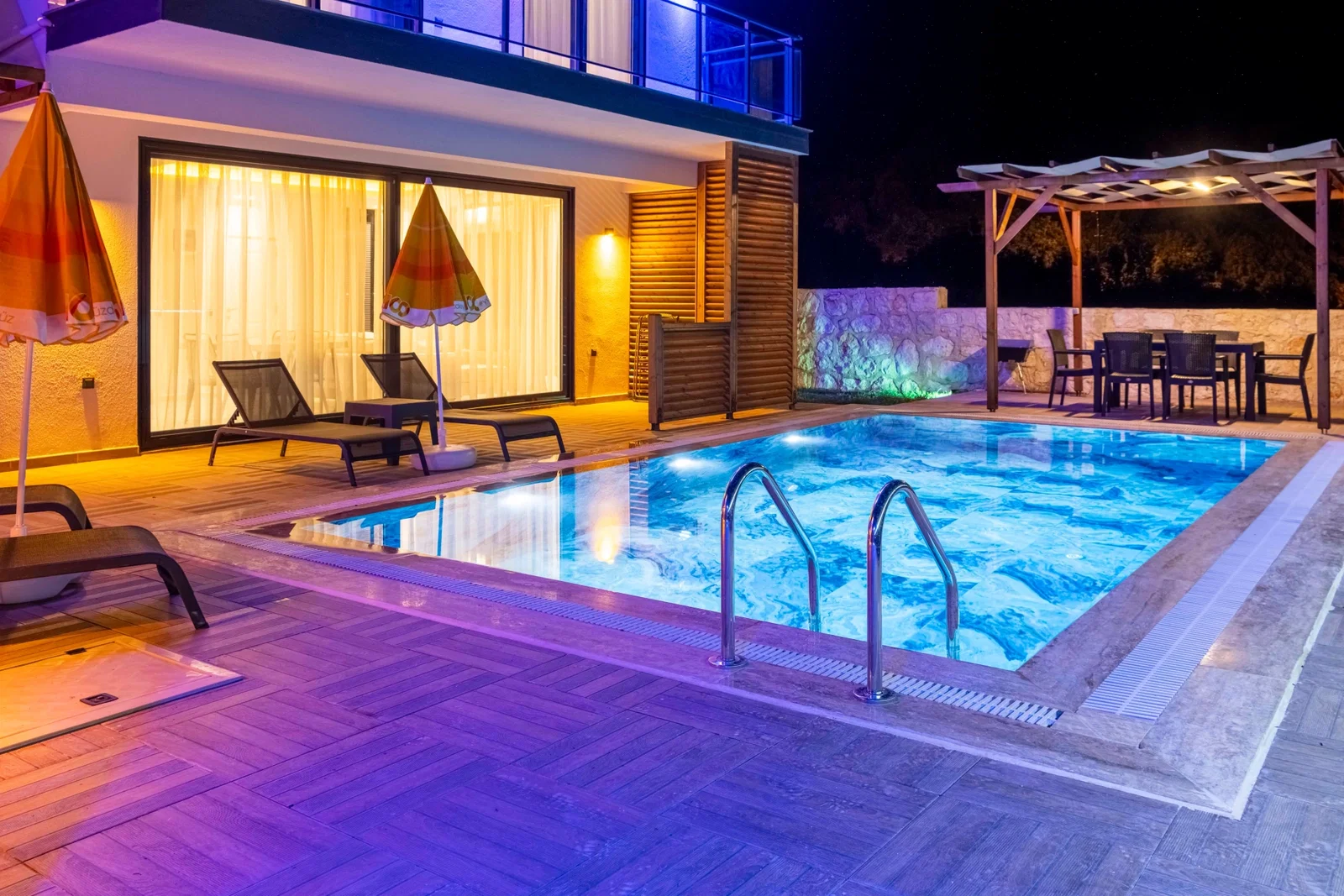 Kaş’ta Balayı Çiftlerine Uygun, Özel Havuzlu, 2 Yatak Odalı, Kiralık Villa
