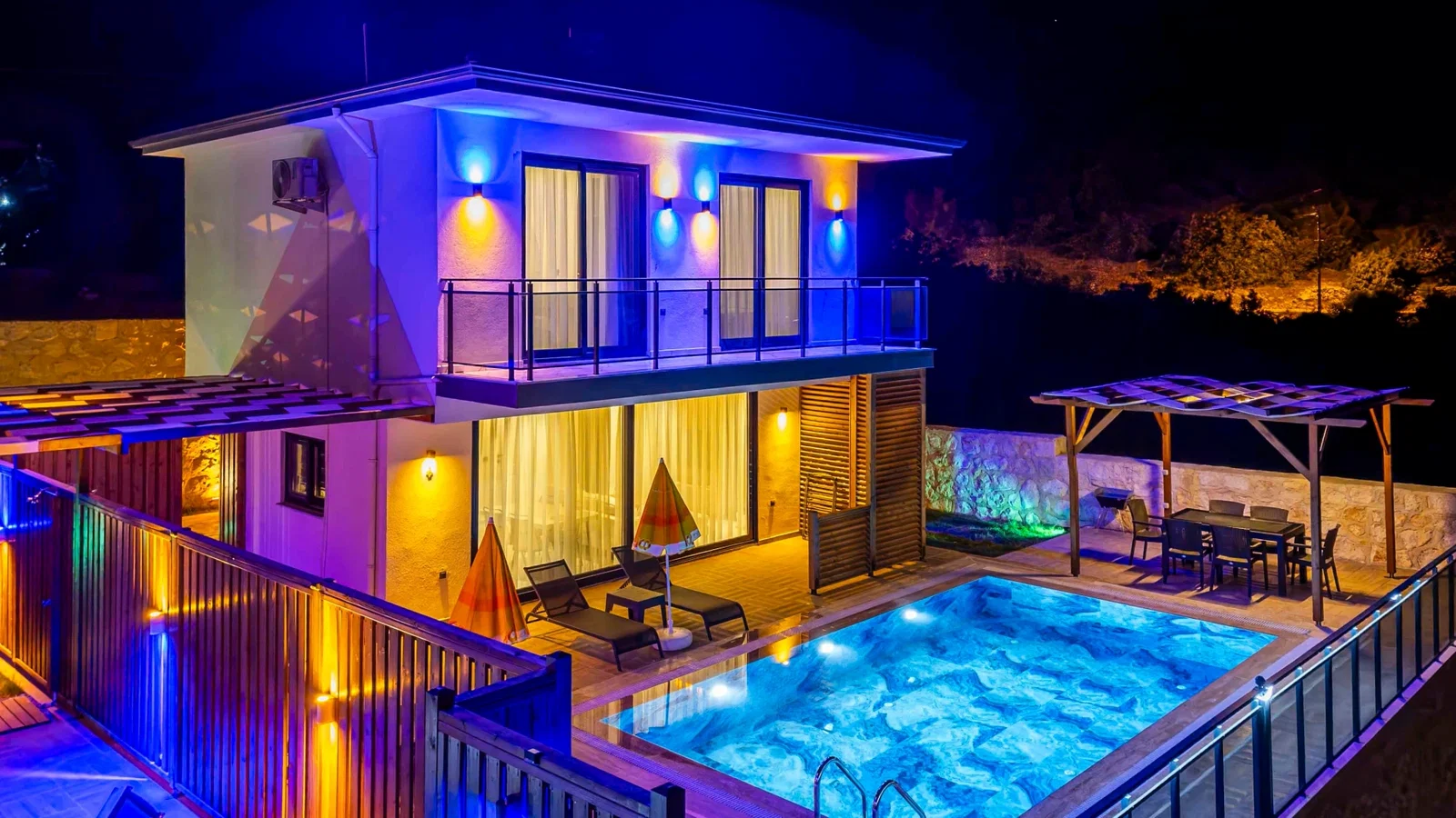 Kaş’ta Balayı Çiftlerine Uygun, Özel Havuzlu, 2 Yatak Odalı, Kiralık Villa