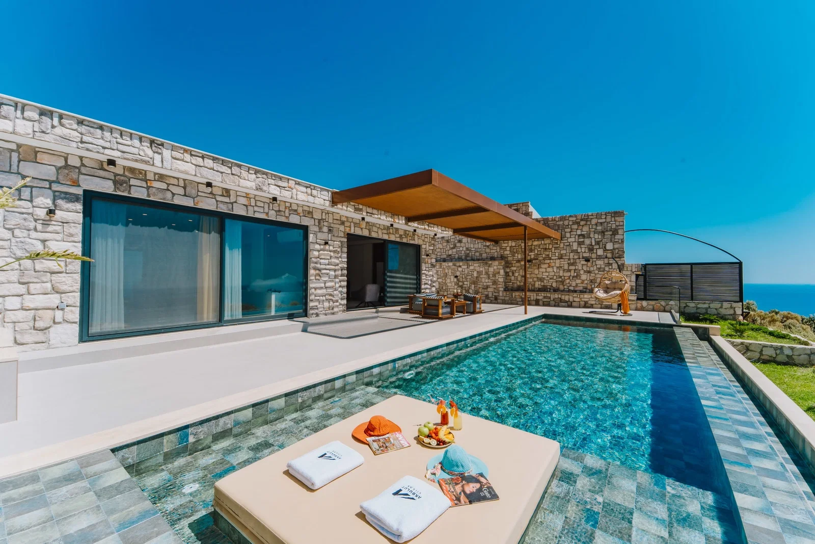 Kaş’ta Deniz Manzaralı, Korunaklı Havuzlu, 4 Kişilik, Lüks Villa
