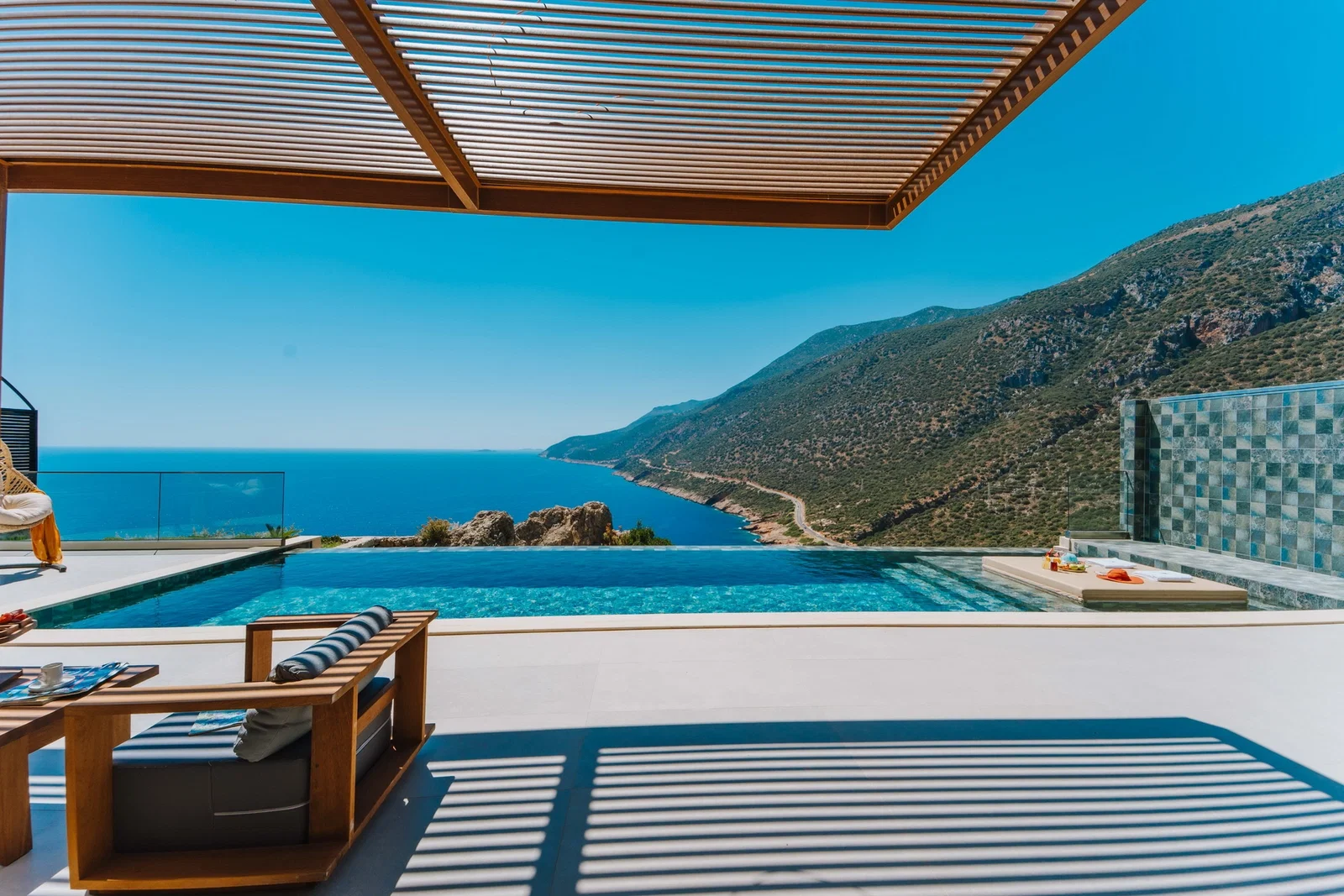 Kaş’ta Deniz Manzaralı, Korunaklı Havuzlu, 4 Kişilik, Lüks Villa