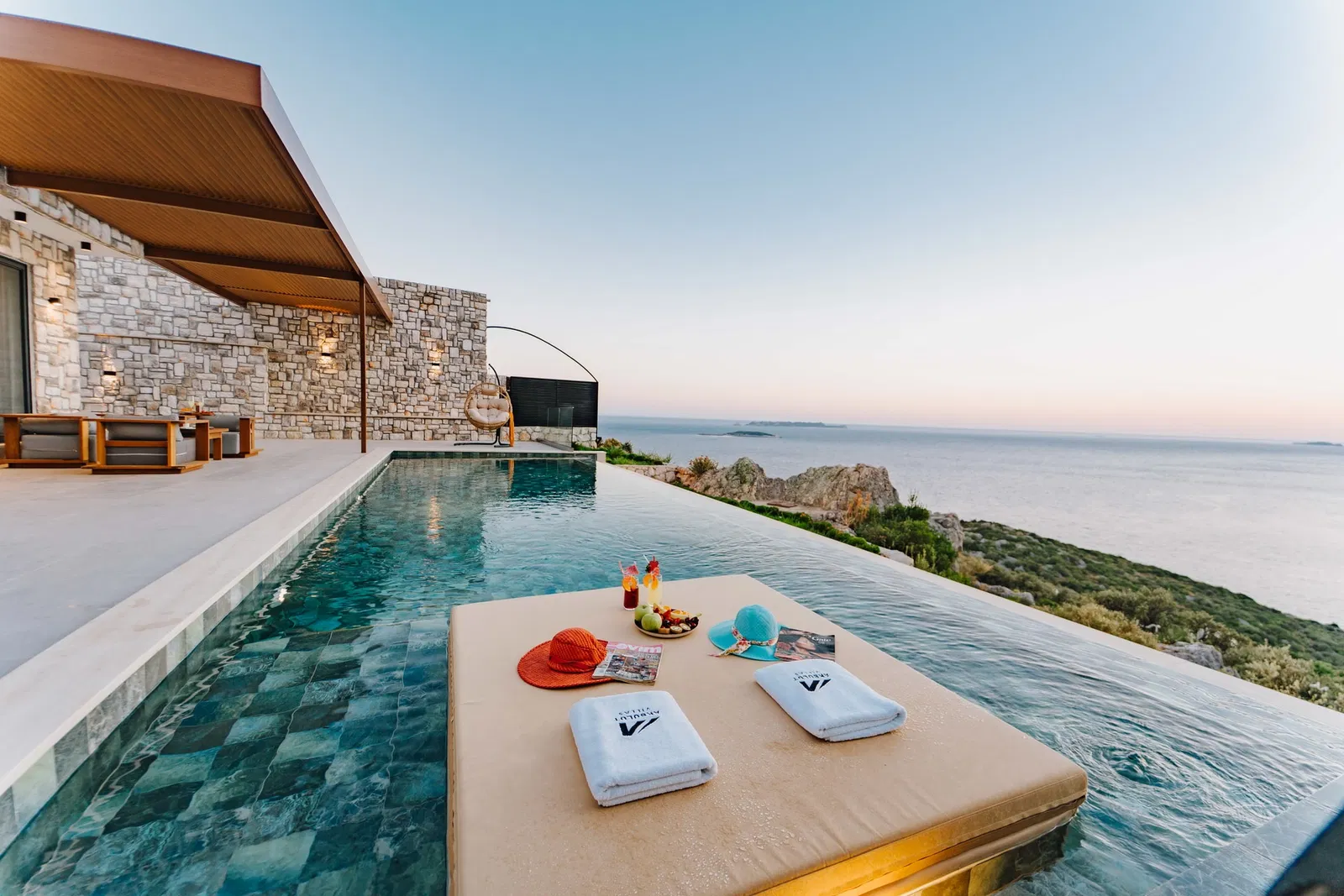 Kaş’ta korunaklı havuzlu kiralık villa