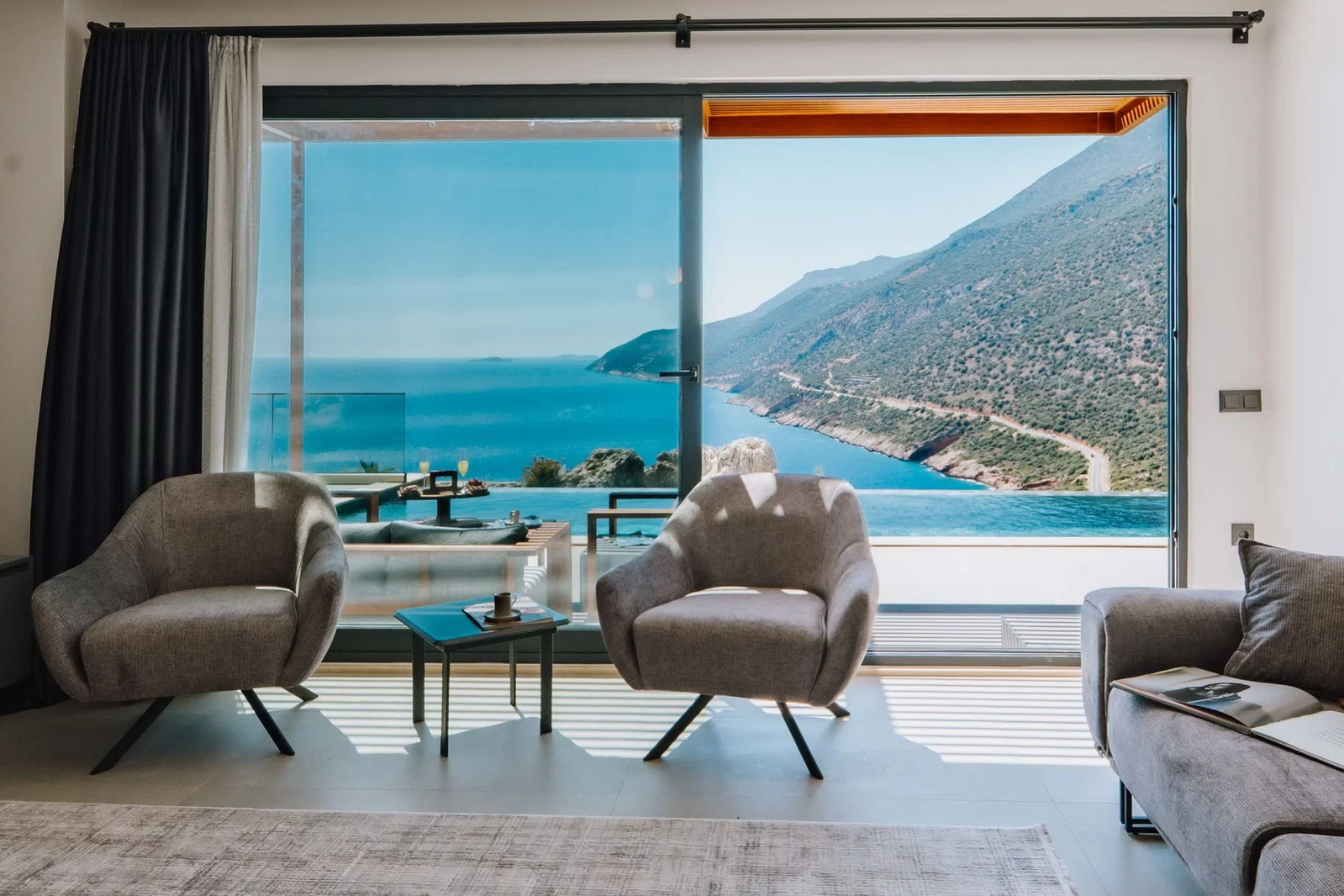 Kaş’ta Deniz Manzaralı, Korunaklı Havuzlu, 4 Kişilik, Lüks Villa
