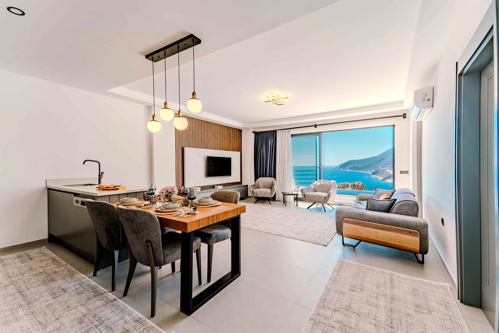 Kaş’ta Deniz Manzaralı, Korunaklı Havuzlu, 4 Kişilik, Lüks Villa