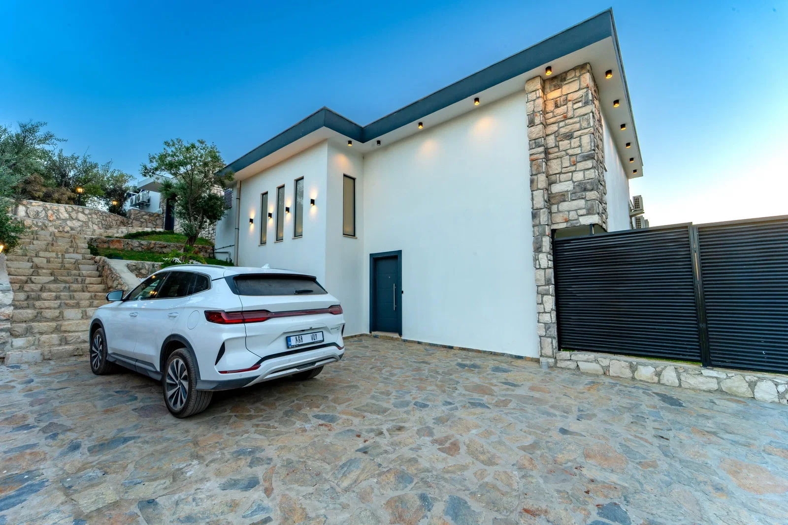 Kaş’ta Deniz Manzaralı, Korunaklı Havuzlu, 4 Kişilik, Lüks Villa