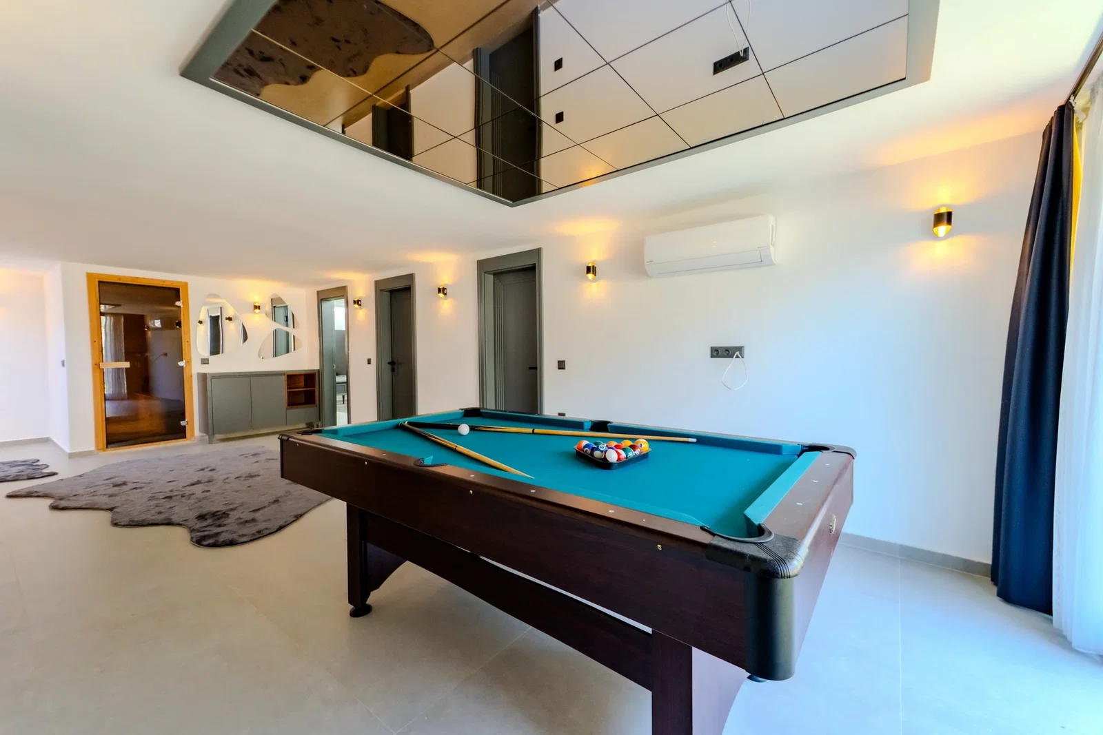 Kaş’ta Deniz Manzaralı, Korunaklı Havuzlu, 4 Kişilik, Lüks Villa
