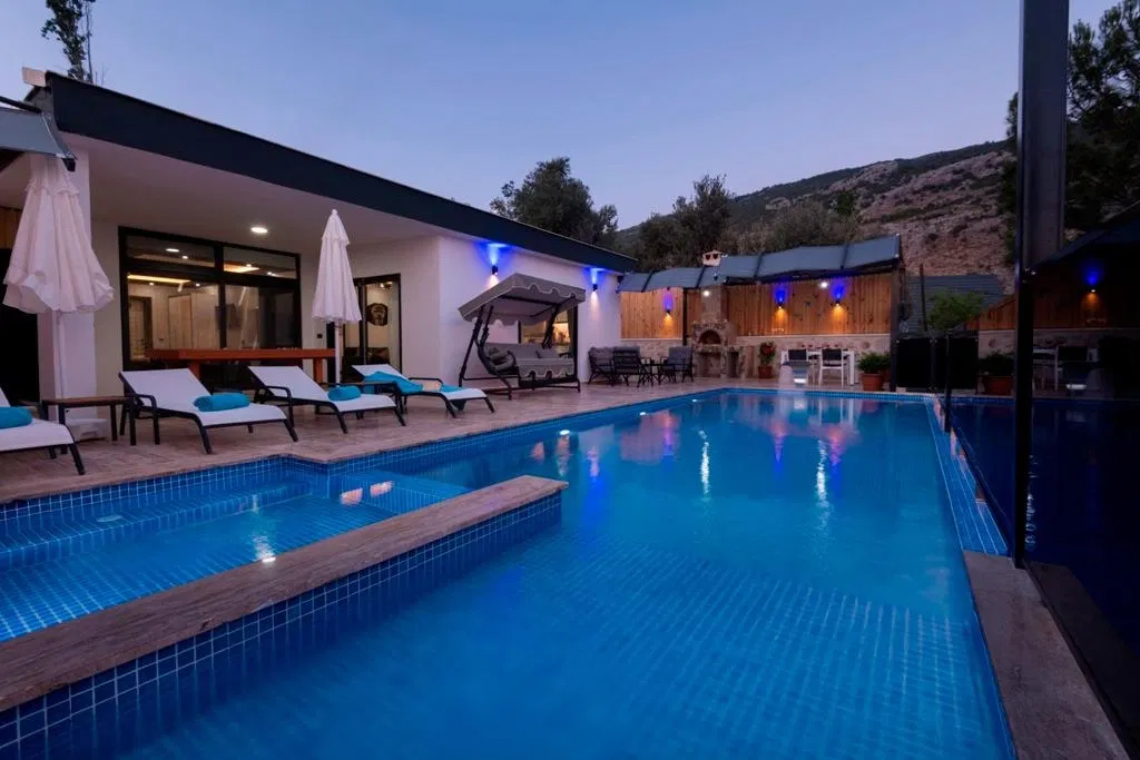 İslamlar’da korunaklı havuzlu kiralık villa