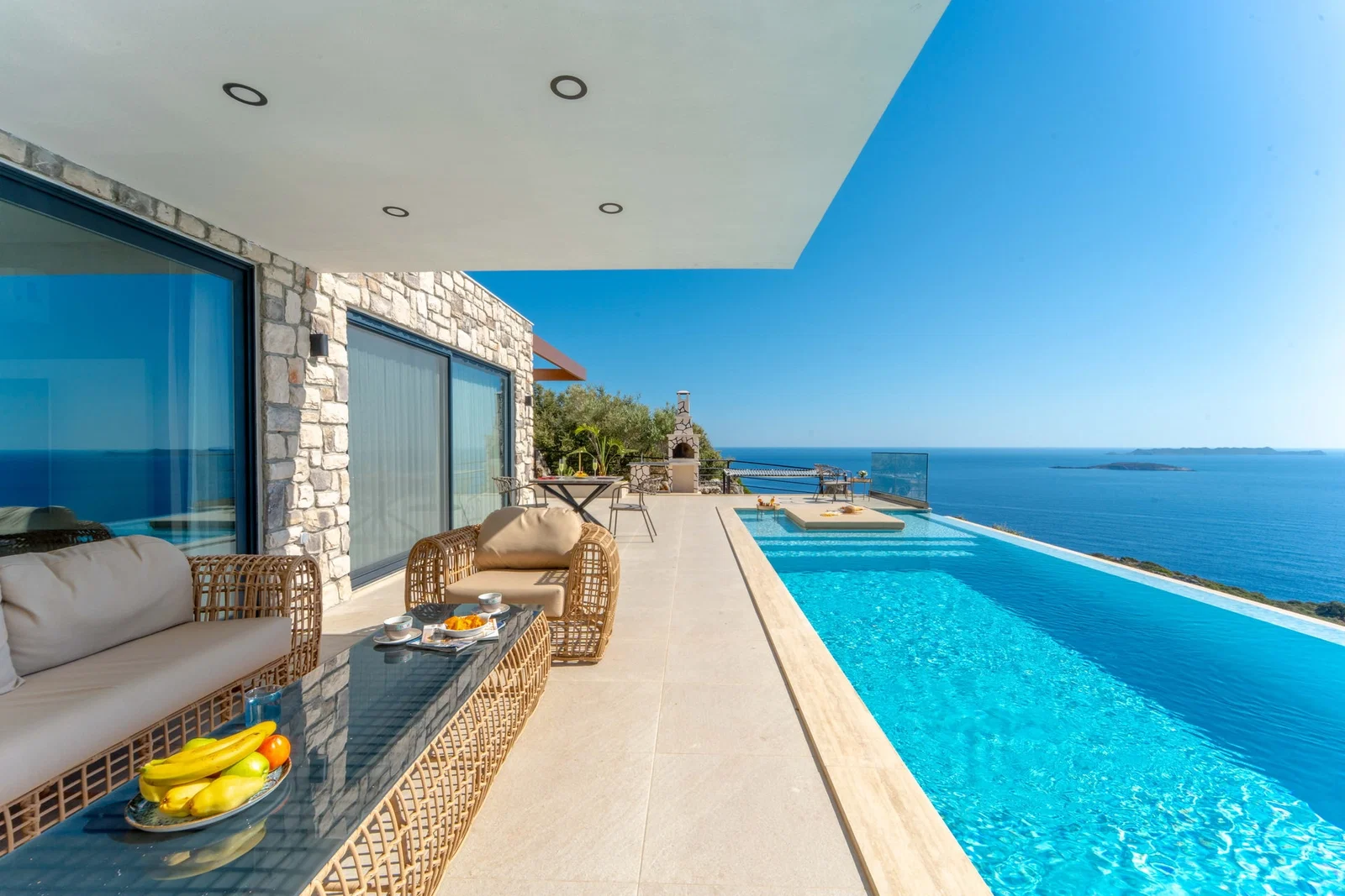 Kaş’ta Deniz Manzaralı, Özel Havuzlu, 2 Kişilik, Lüks Villa