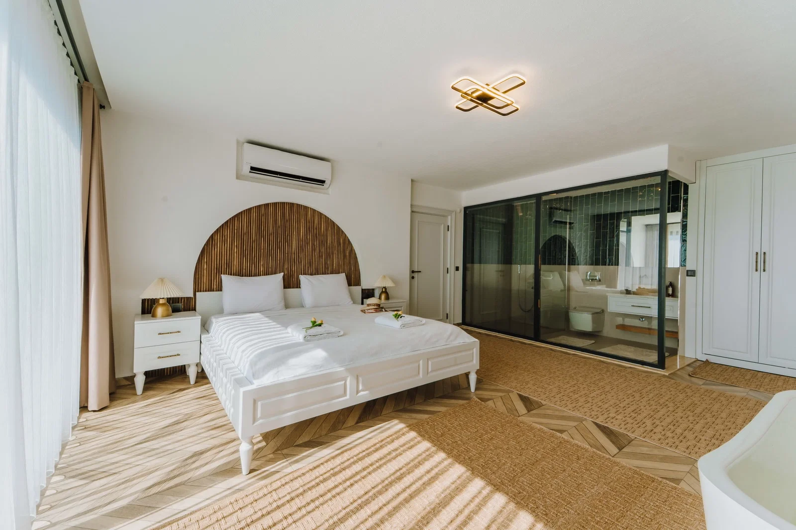 Kaş’ta Deniz Manzaralı, Özel Havuzlu, 2 Kişilik, Lüks Villa