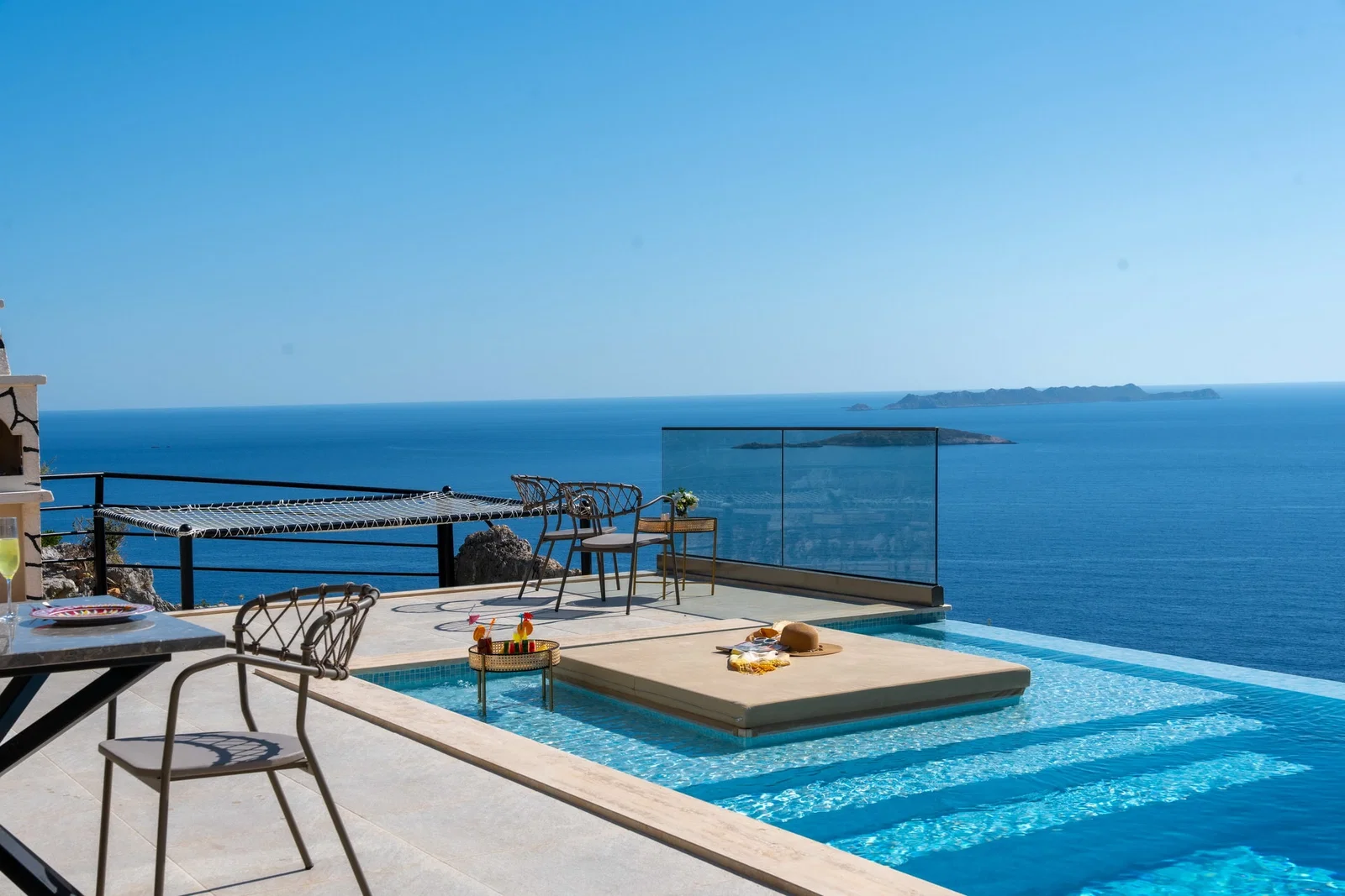 Kaş’ta Deniz Manzaralı, Özel Havuzlu, 2 Kişilik, Lüks Villa