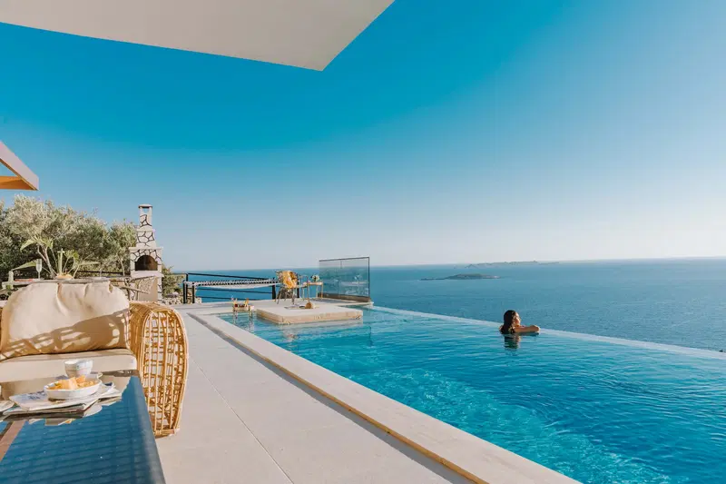 Kaş’ta korunaklı havuzlu kiralık villa