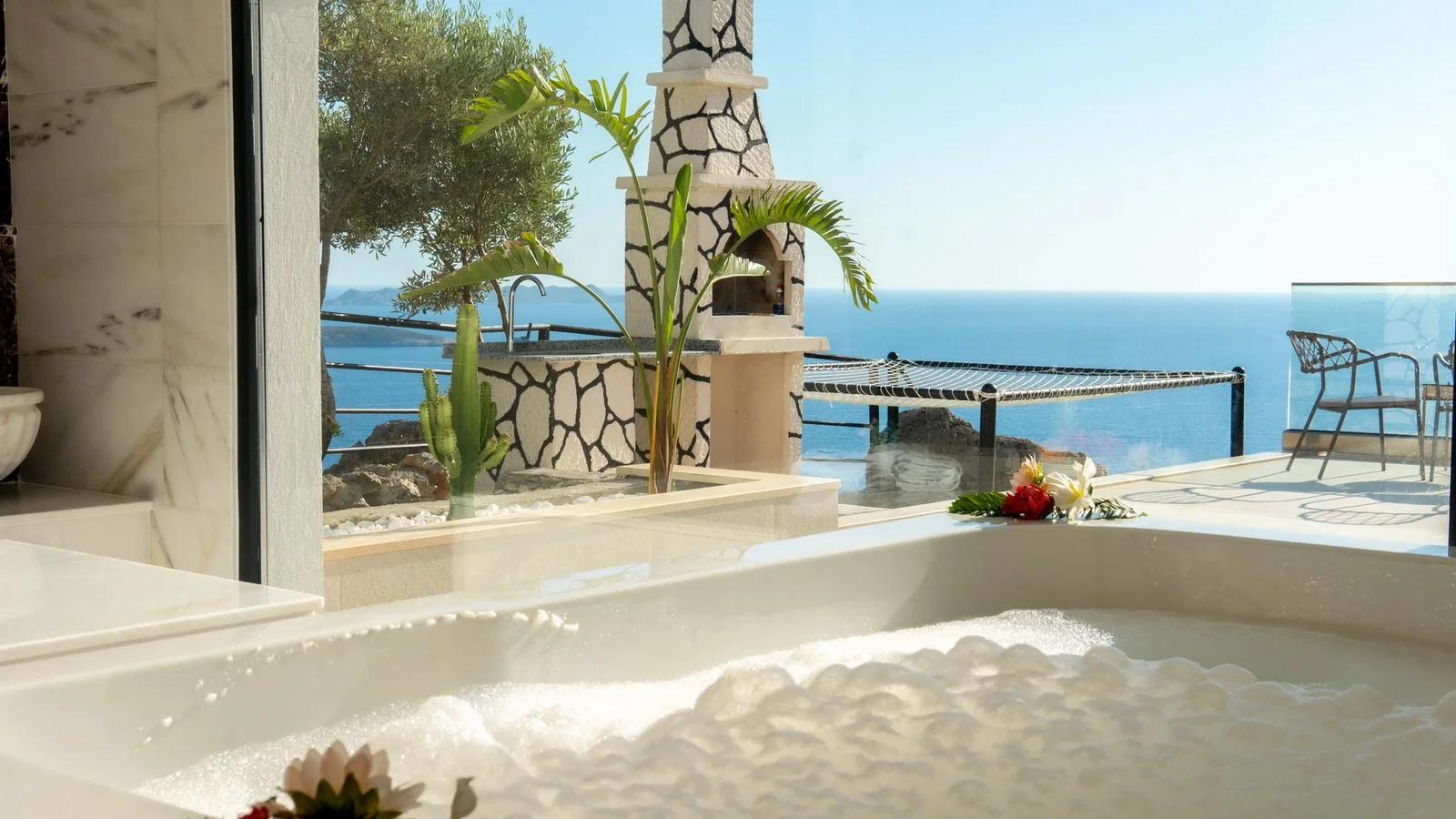 Kaş’ta Deniz Manzaralı, Özel Havuzlu, 2 Kişilik, Lüks Villa