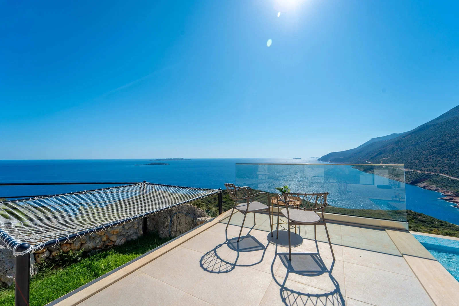 Kaş’ta Deniz Manzaralı, Özel Havuzlu, 2 Kişilik, Lüks Villa