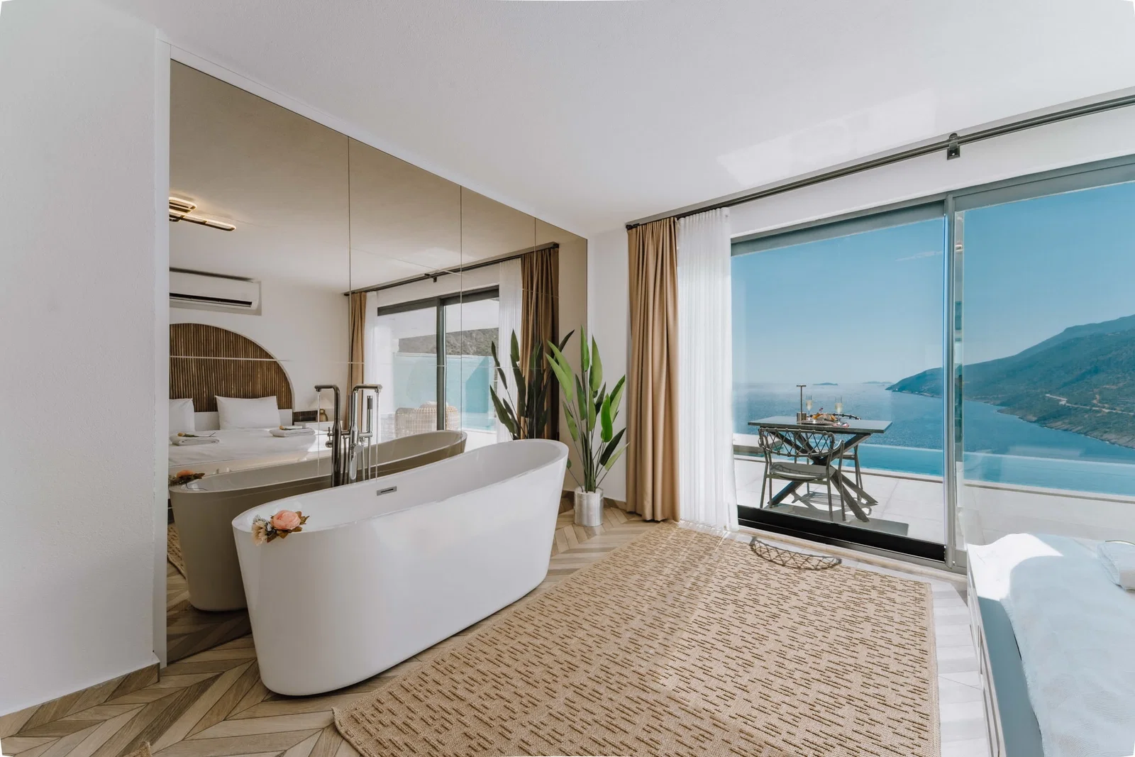 Kaş’ta Deniz Manzaralı, Özel Havuzlu, 2 Kişilik, Lüks Villa