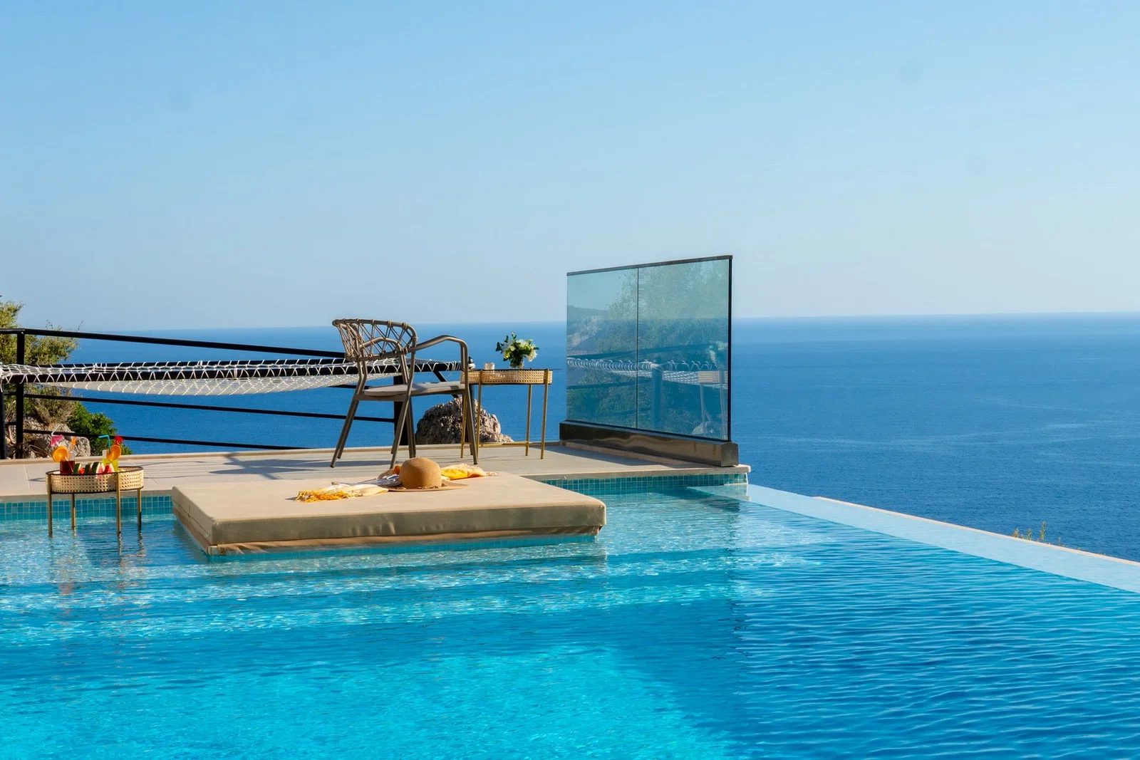 Kaş’ta Deniz Manzaralı, Özel Havuzlu, 2 Kişilik, Lüks Villa
