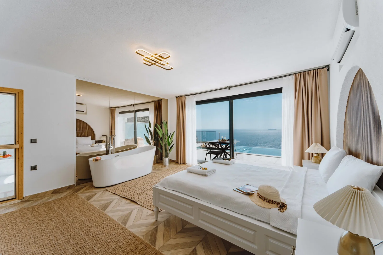 Kaş’ta Deniz Manzaralı, Özel Havuzlu, 2 Kişilik, Lüks Villa
