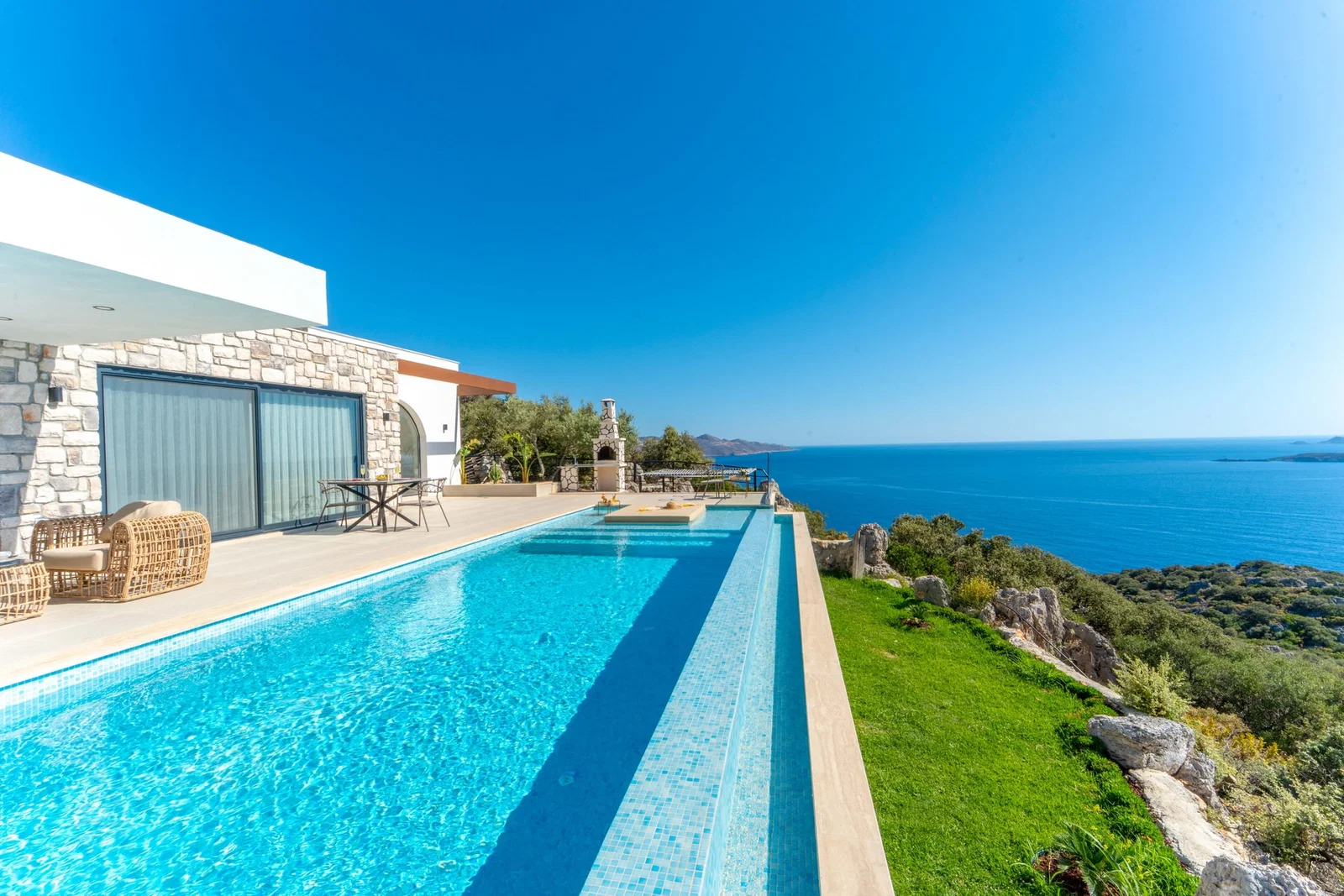 Kaş’ta Deniz Manzaralı, Özel Havuzlu, 2 Kişilik, Lüks Villa