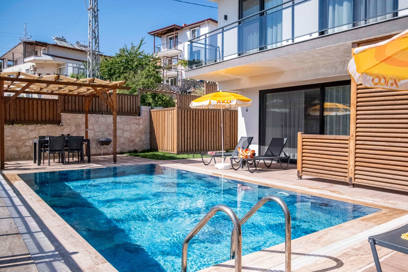 Kaş’ta Balayı Çiftlerine Uygun, Özel Havuzlu, 2 Yatak Odalı, Kiralık Villa