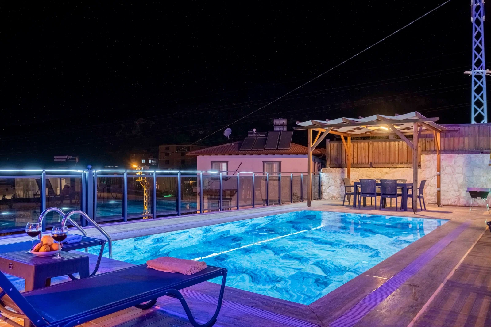 Kaş’ta Balayı Çiftlerine Uygun, Özel Havuzlu, 2 Yatak Odalı, Kiralık Villa