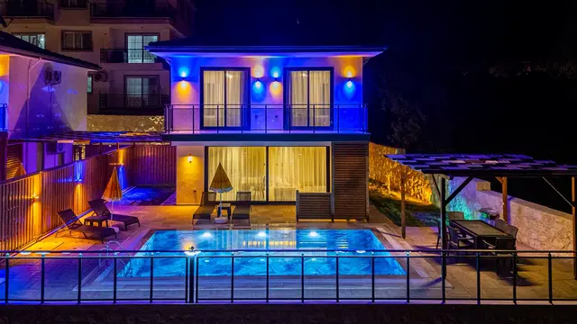 Kaş’ta Balayı Çiftlerine Uygun, Özel Havuzlu, 2 Yatak Odalı, Kiralık Villa