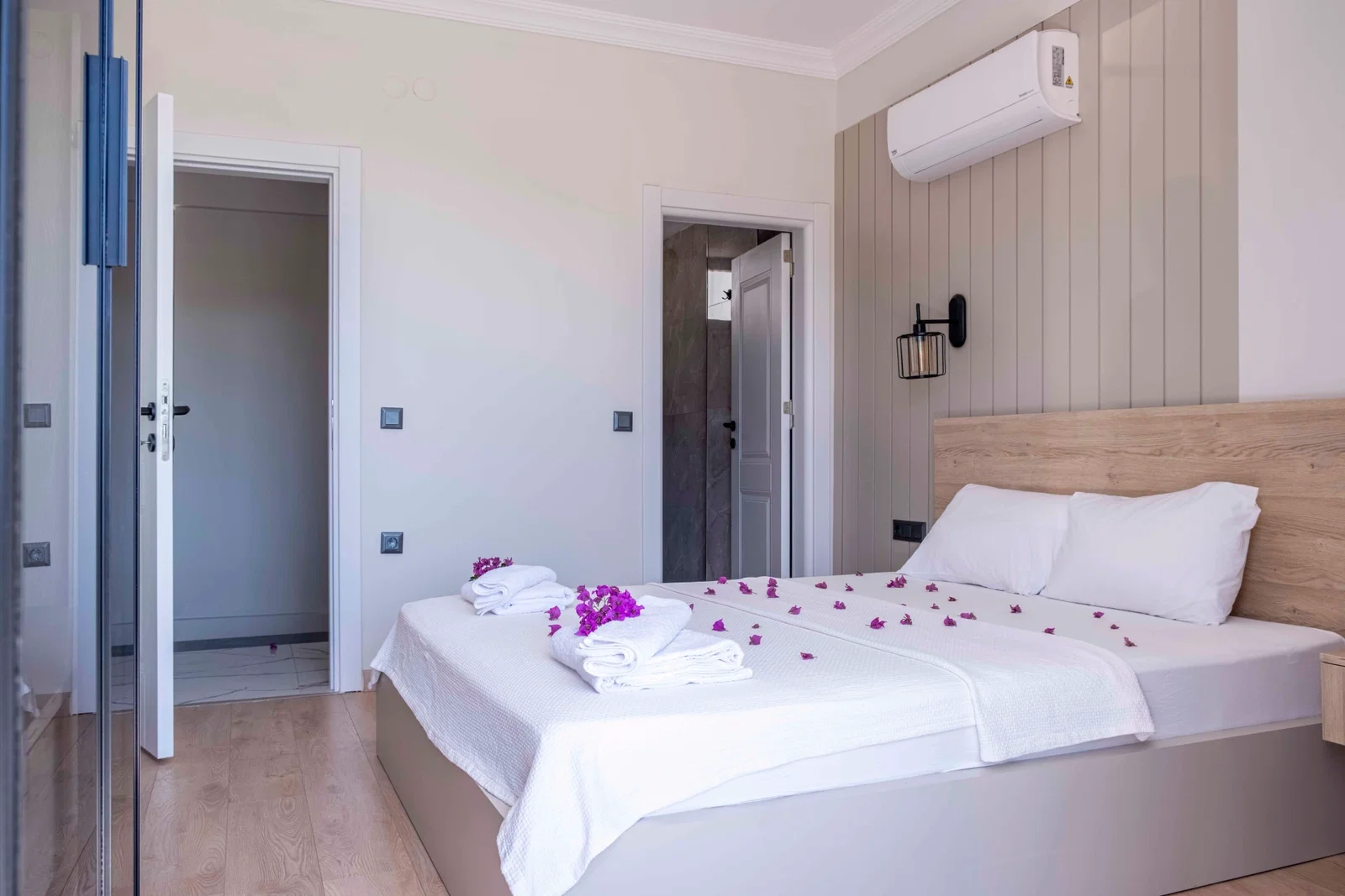 Kaş’ta Balayı Çiftlerine Uygun, Özel Havuzlu, 2 Yatak Odalı, Kiralık Villa