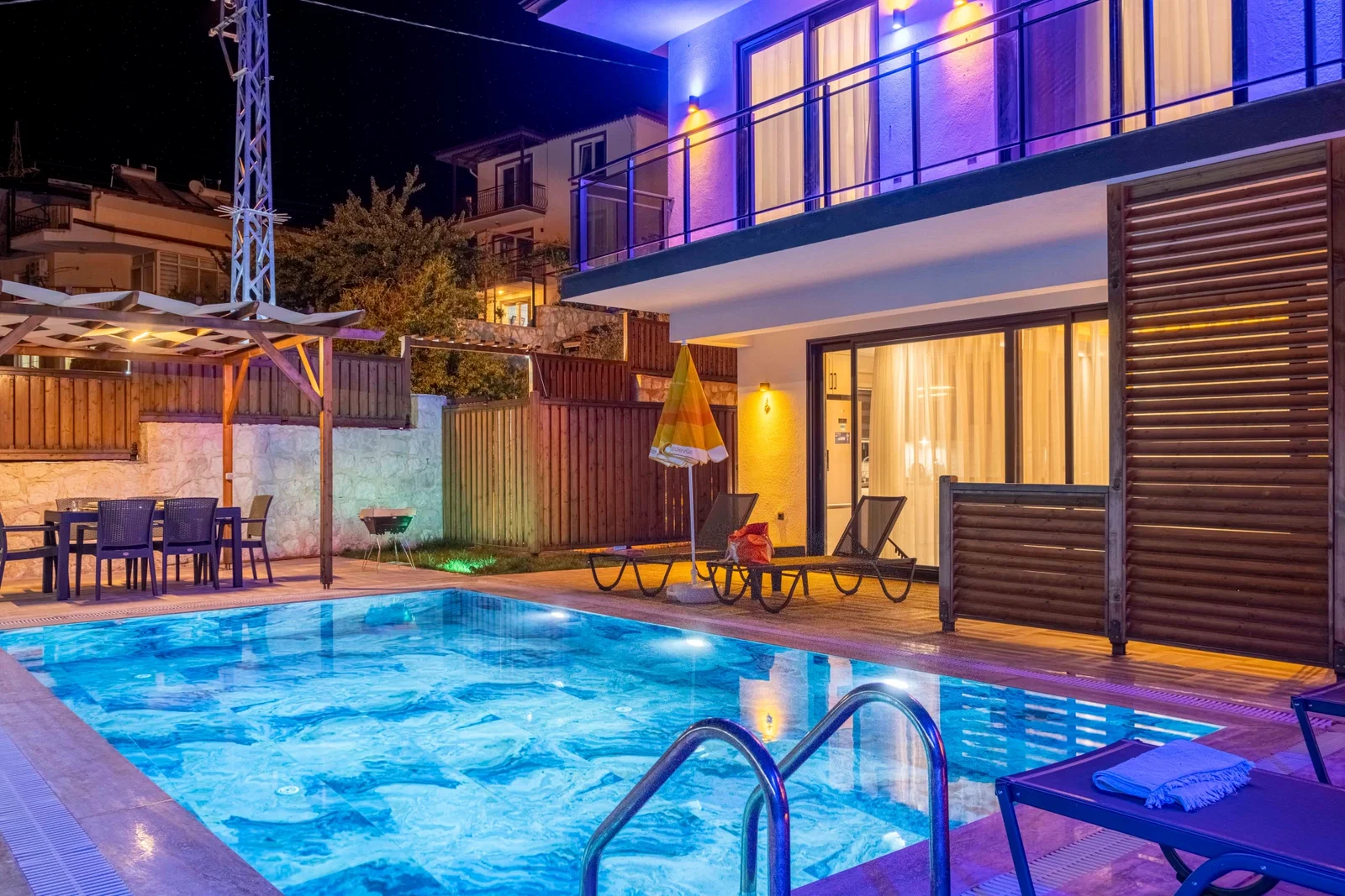 Kaş’ta Balayı Çiftlerine Uygun, Özel Havuzlu, 2 Yatak Odalı, Kiralık Villa