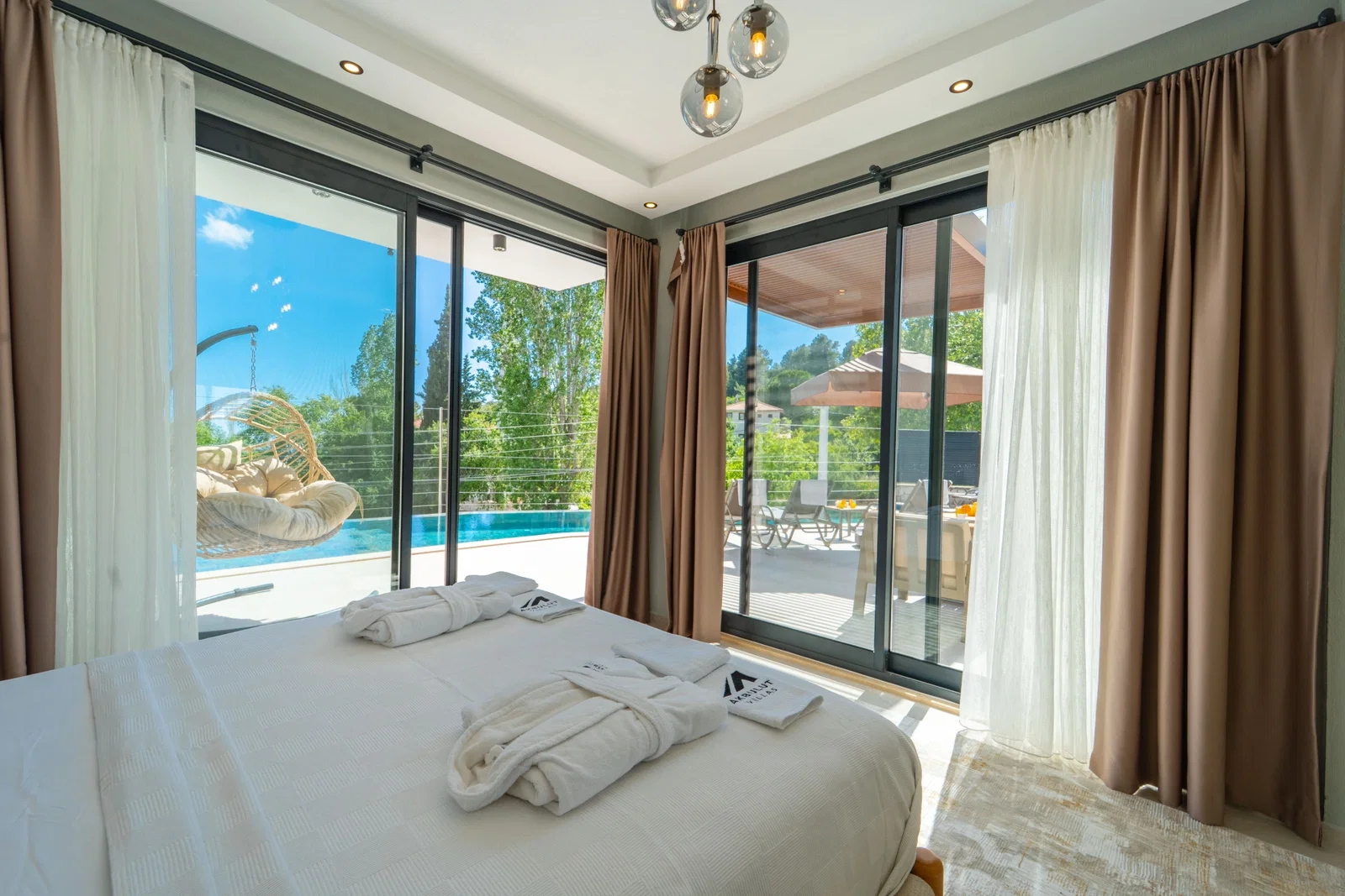 Kaş’ta Sakin Konumda, Saunalı, Hamamlı, Jakuzili, Kiralık Villa