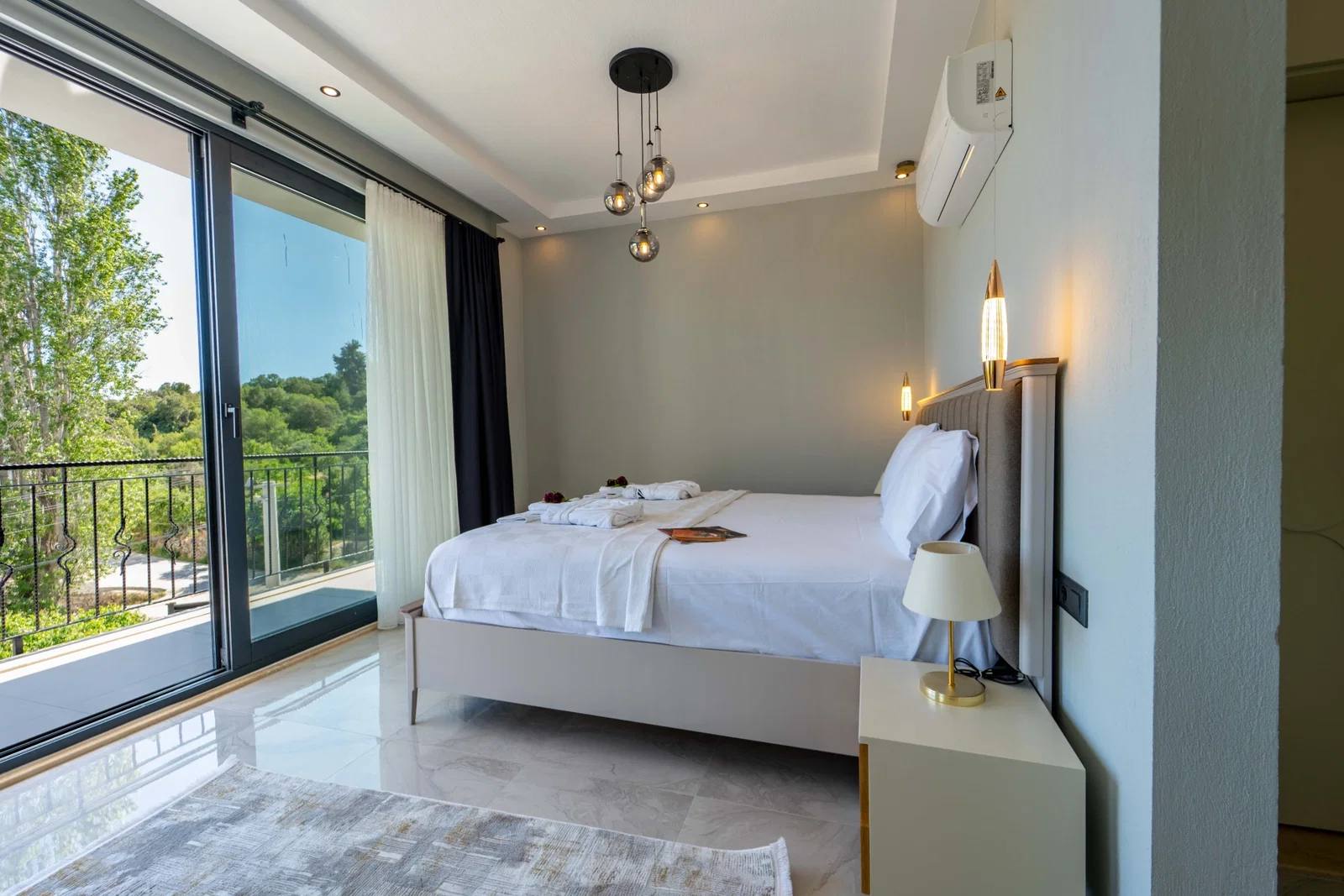 Kaş’ta Sakin Konumda, Saunalı, Hamamlı, Jakuzili, Kiralık Villa