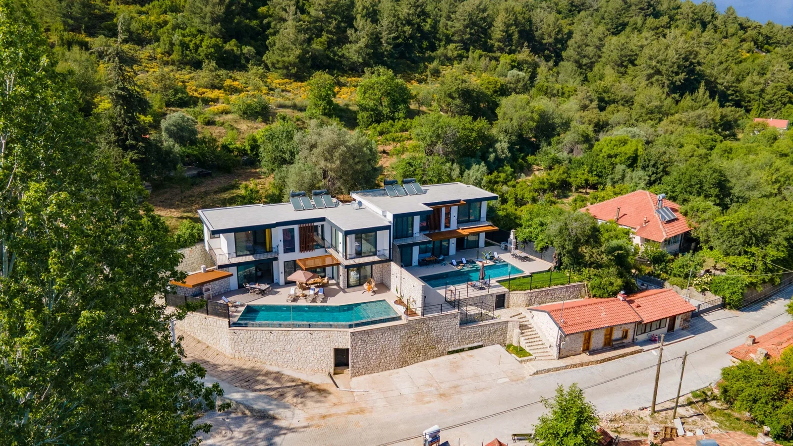 Kaş’ta Sakin Konumda, Saunalı, Hamamlı, Jakuzili, Kiralık Villa
