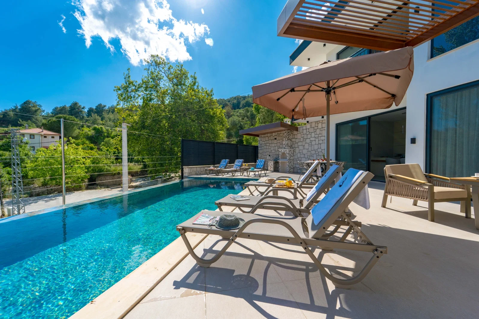 Kaş’ta Sakin Konumda, Saunalı, Hamamlı, Jakuzili, Kiralık Villa