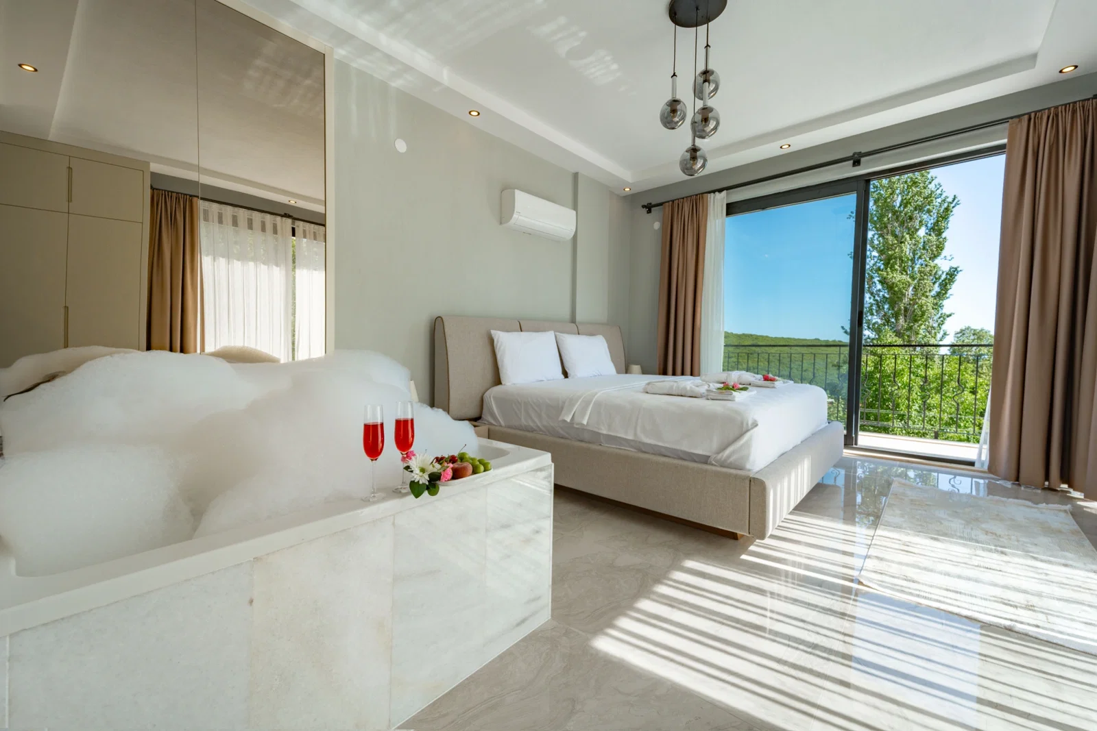 Kaş’ta Sakin Konumda, Saunalı, Hamamlı, Jakuzili, Kiralık Villa