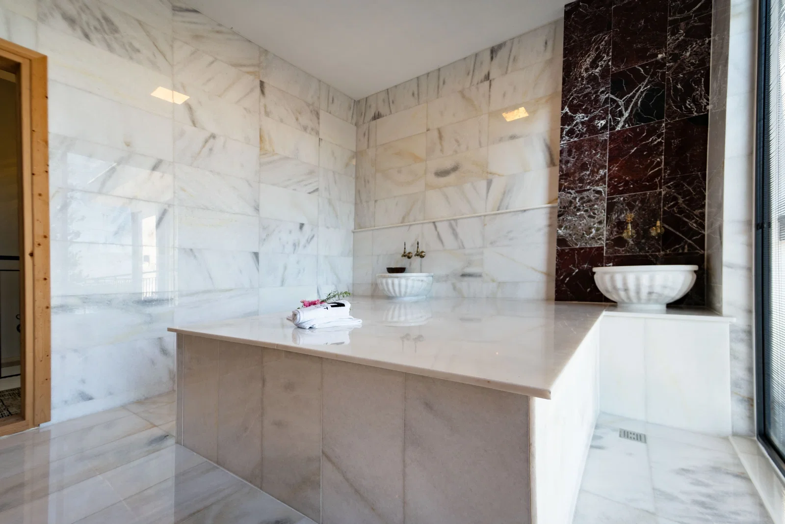 Kaş’ta Sakin Konumda, Saunalı, Hamamlı, Jakuzili, Kiralık Villa