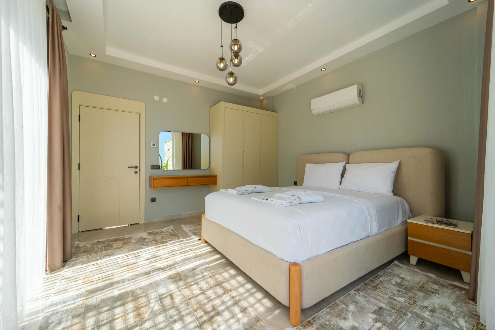 Kaş’ta Sakin Konumda, Saunalı, Hamamlı, Jakuzili, Kiralık Villa