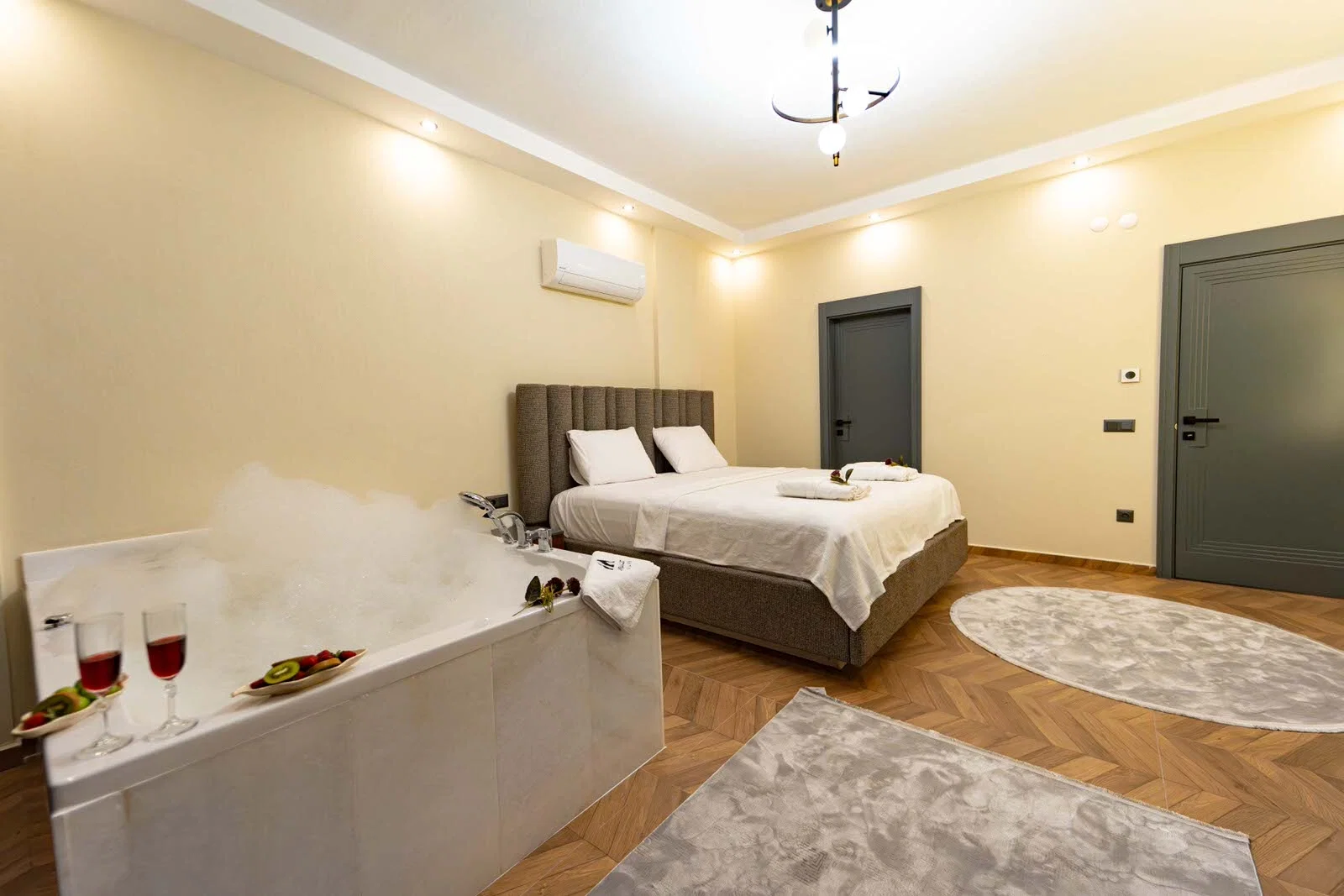 Kaş’ta Korunaklı, Çocuk Havuzlu, 6 Kişilik, Lüks Villa