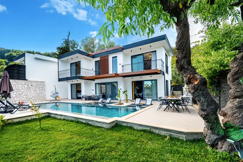 Kaş’ta jakuzili kiralık villa