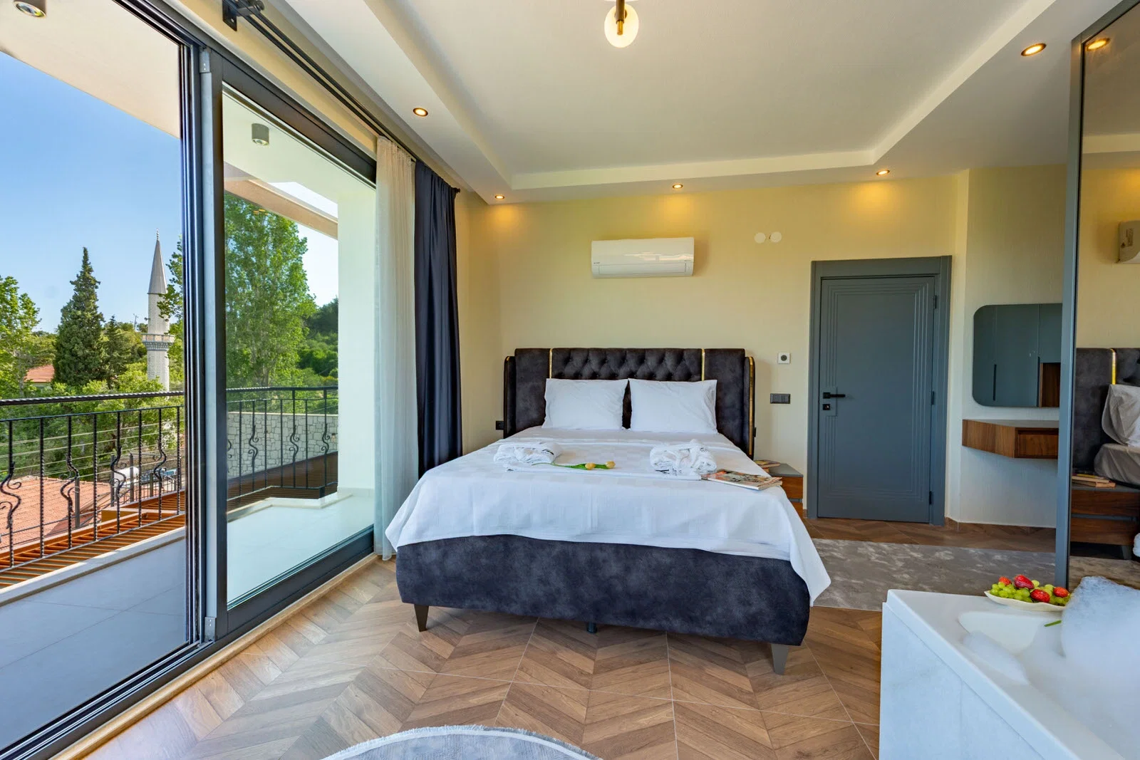 Kaş’ta Korunaklı, Çocuk Havuzlu, 6 Kişilik, Lüks Villa