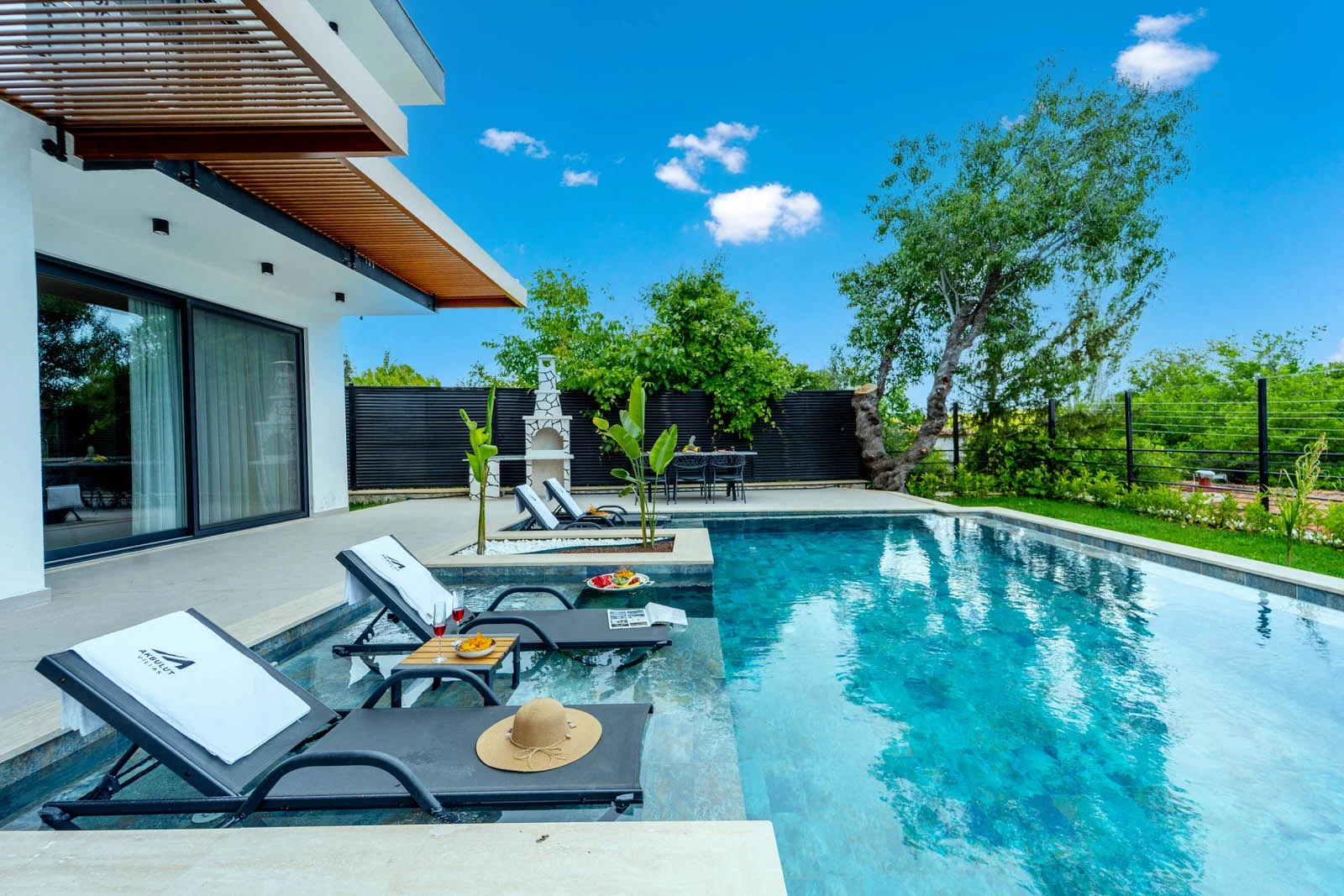 Kaş’ta Korunaklı, Çocuk Havuzlu, 6 Kişilik, Lüks Villa
