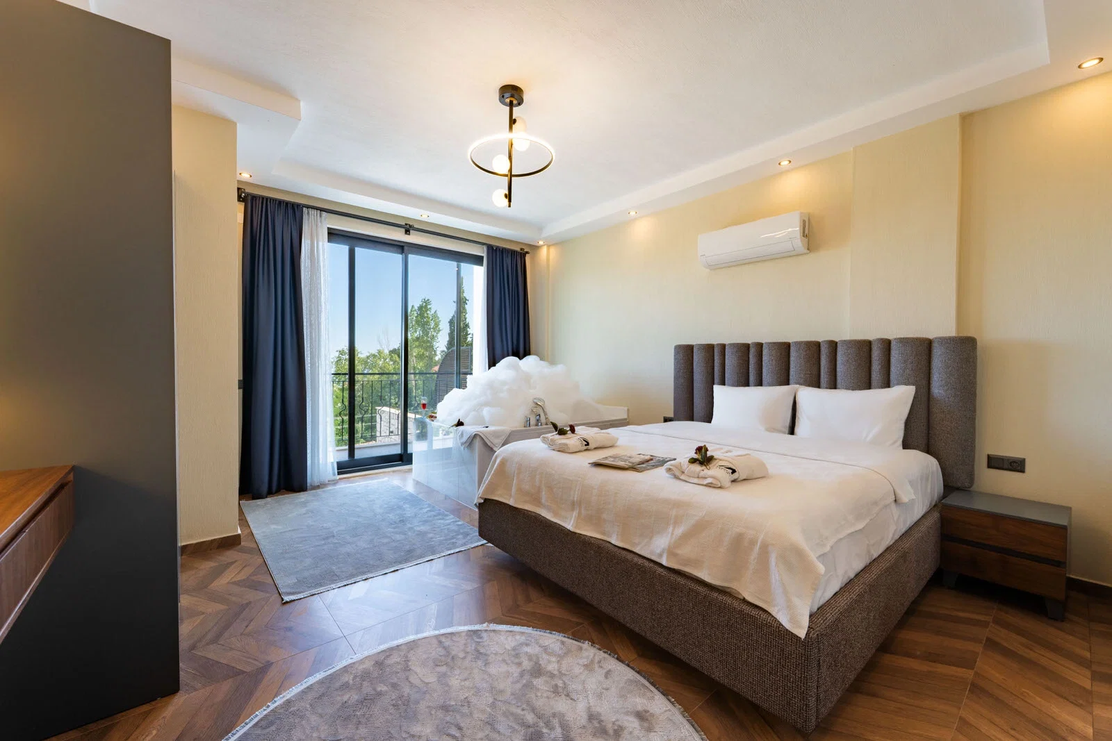 Kaş’ta Korunaklı, Çocuk Havuzlu, 6 Kişilik, Lüks Villa