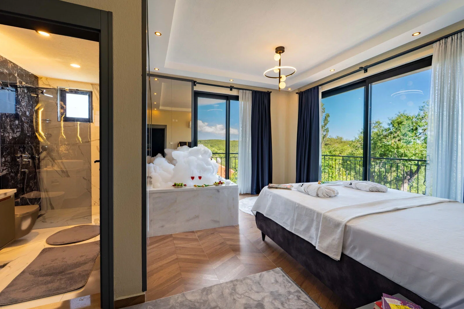 Kaş’ta Korunaklı, Çocuk Havuzlu, 6 Kişilik, Lüks Villa