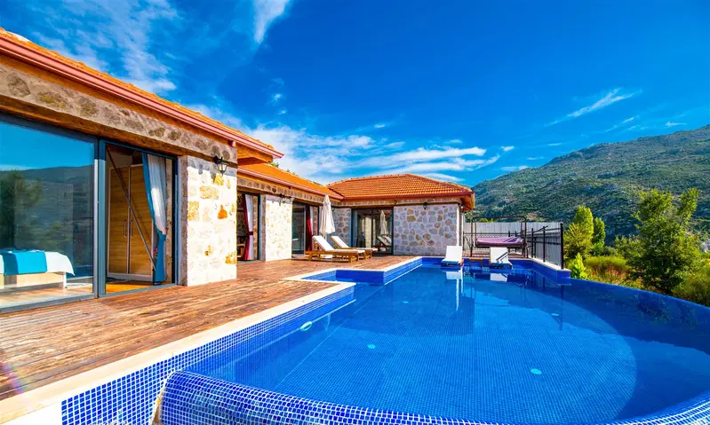 İslamlar’da korunaklı havuzlu kiralık villa