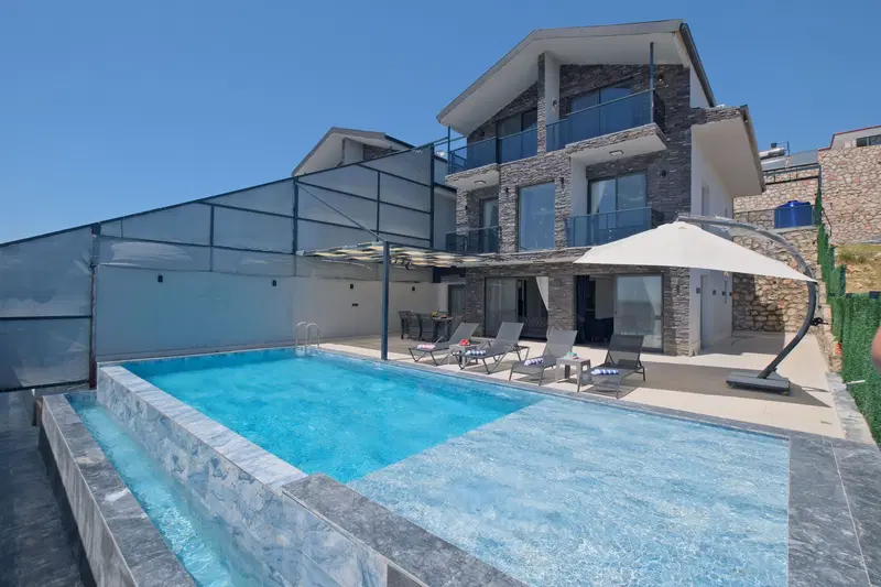 Fethiye’de korunaklı havuzlu kiralık villa