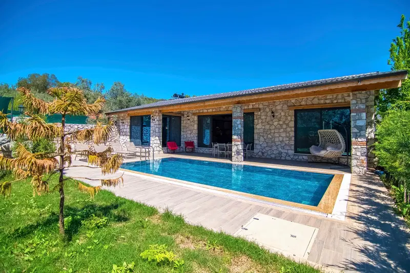 Fethiye’de korunaklı havuzlu kiralık villa
