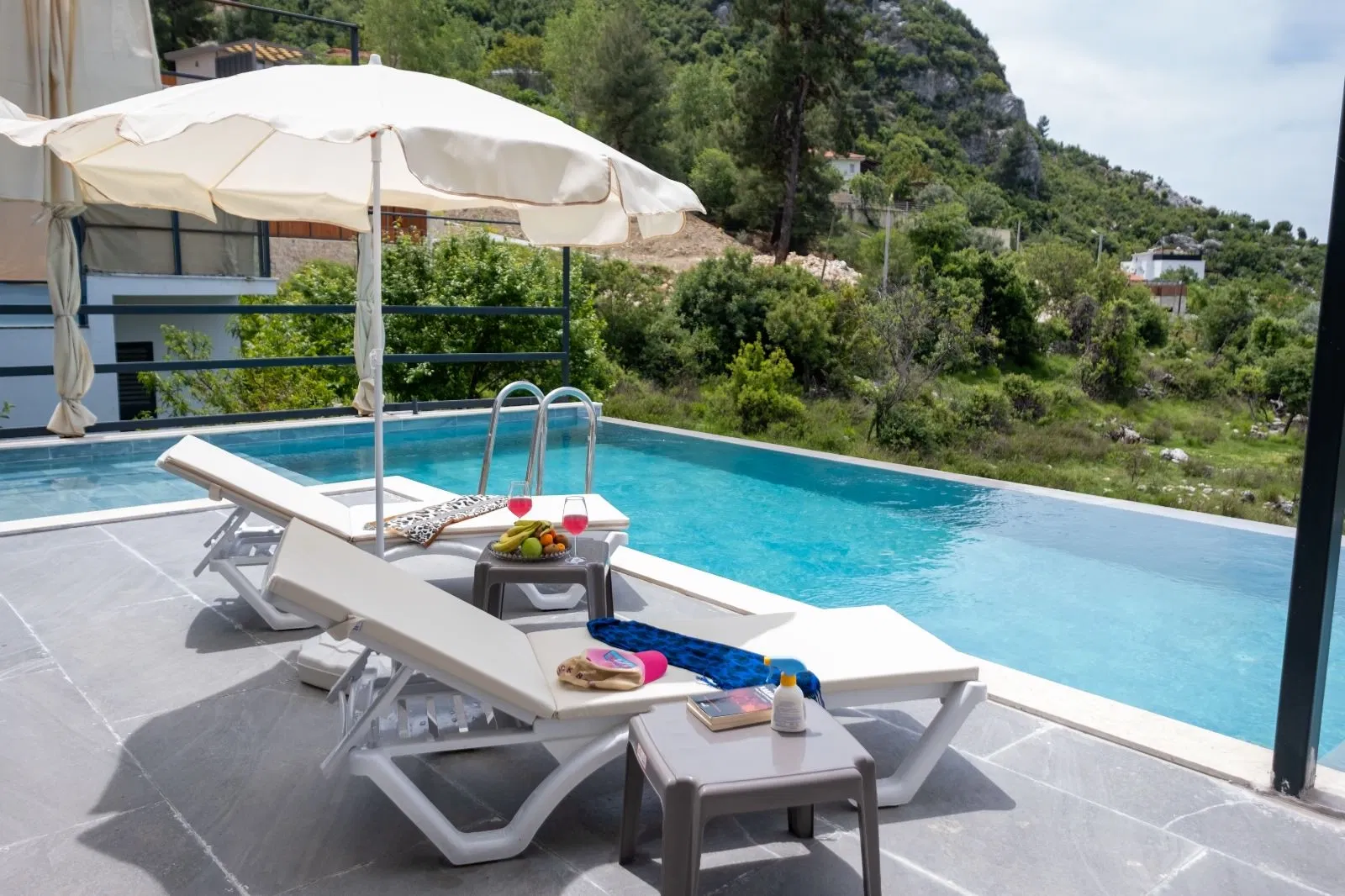 İslamlar’da korunaklı havuzlu kiralık villa