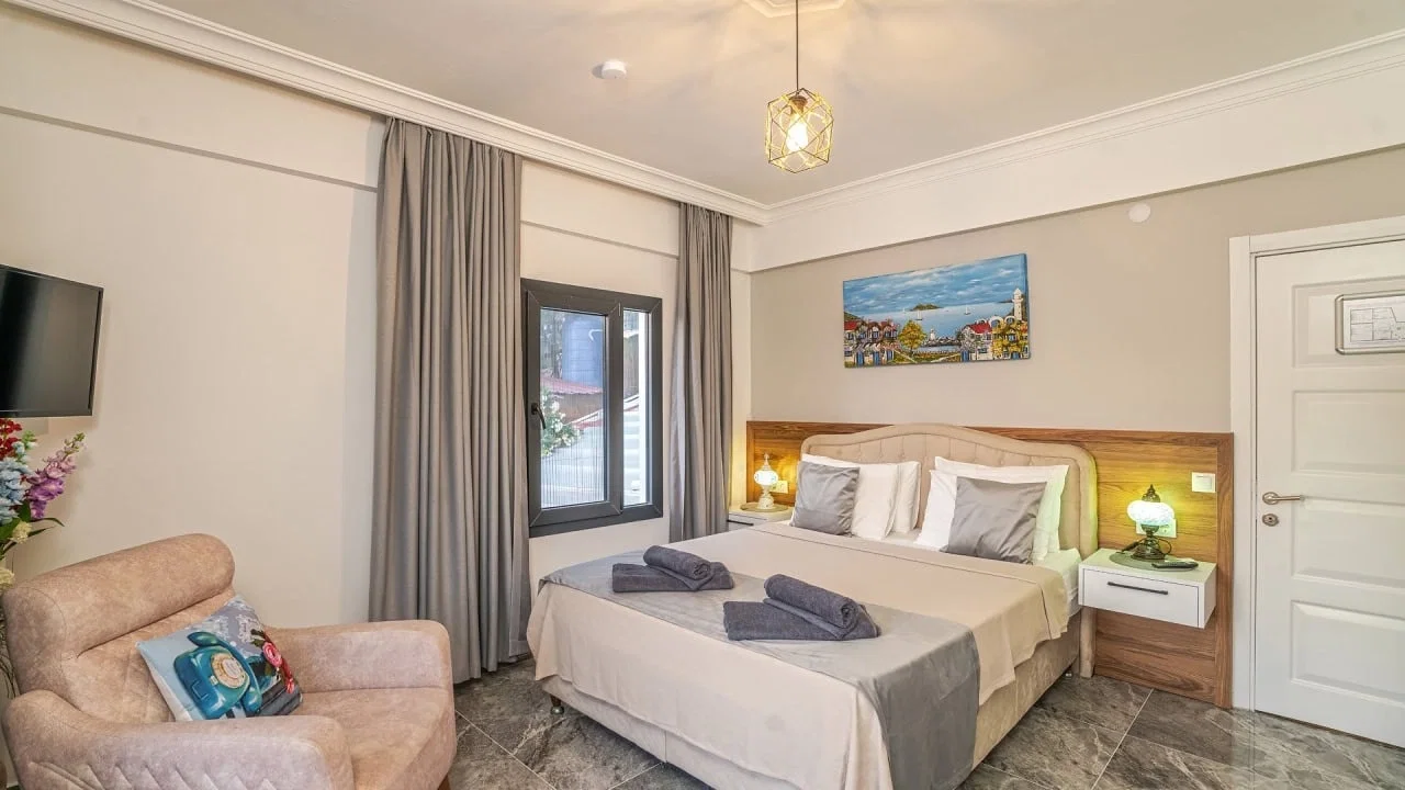 Üzümlü’de Sakin Konumda, Isıtmalı Havuzlu, 6 Kişilik, Kiralık Villa