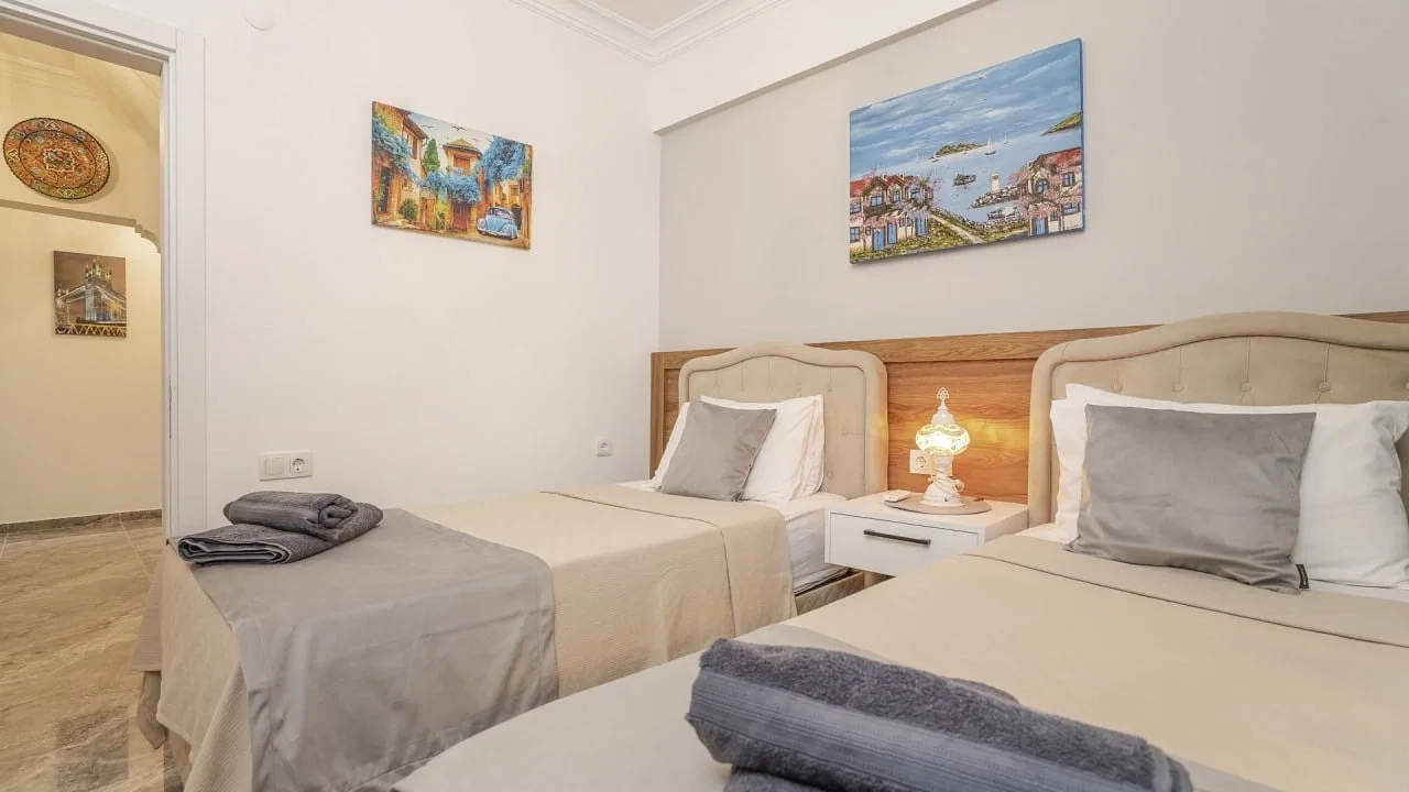 Üzümlü’de Sakin Konumda, Isıtmalı Havuzlu, 6 Kişilik, Kiralık Villa