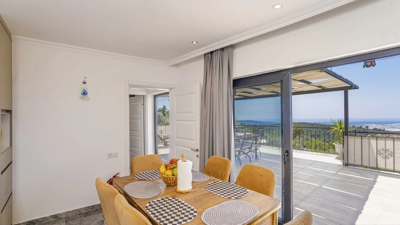 Üzümlü’de Sakin Konumda, Isıtmalı Havuzlu, 6 Kişilik, Kiralık Villa