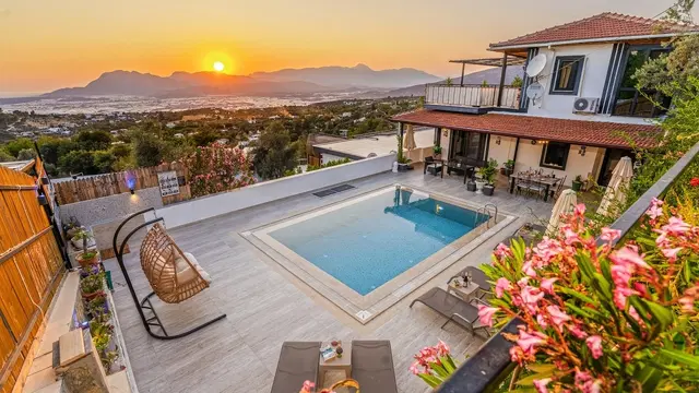 Üzümlü’de doğa manzaralı kiralık villa, fotoğraf 2