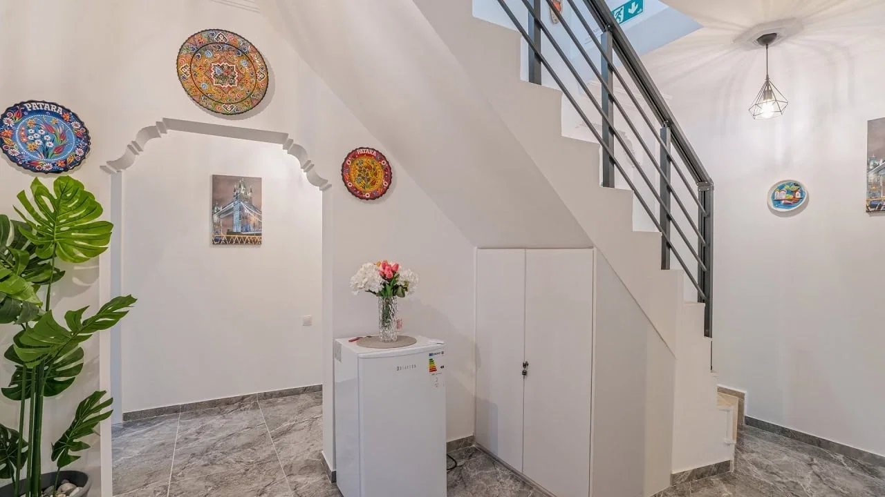 Üzümlü’de Sakin Konumda, Isıtmalı Havuzlu, 6 Kişilik, Kiralık Villa