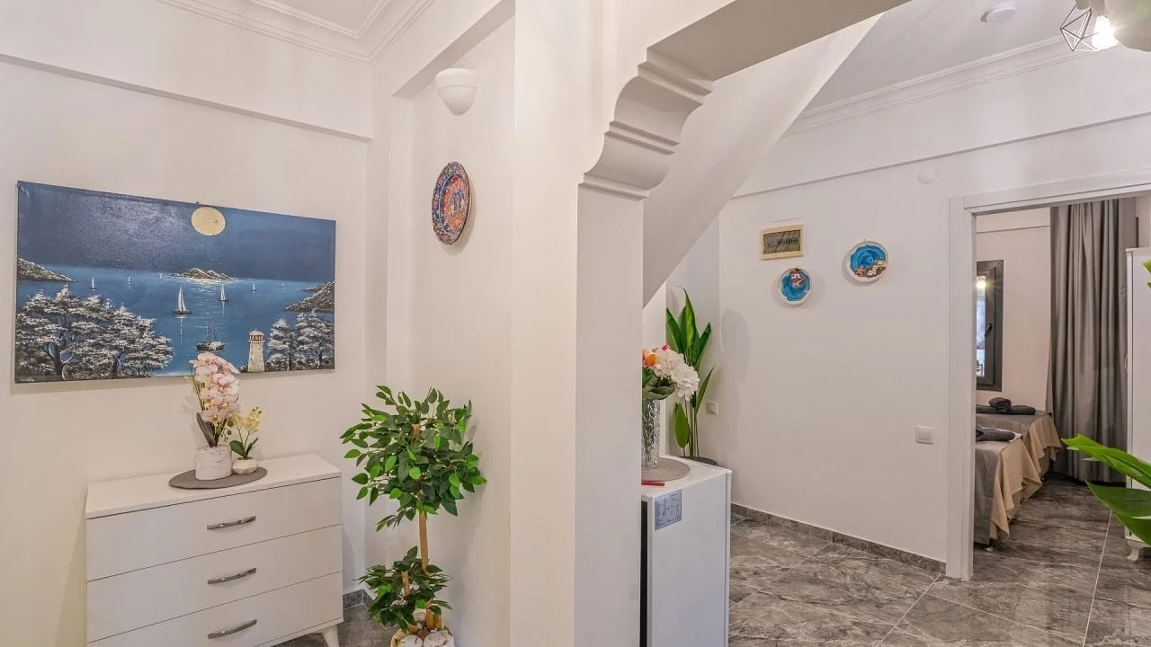 Üzümlü’de Sakin Konumda, Isıtmalı Havuzlu, 6 Kişilik, Kiralık Villa