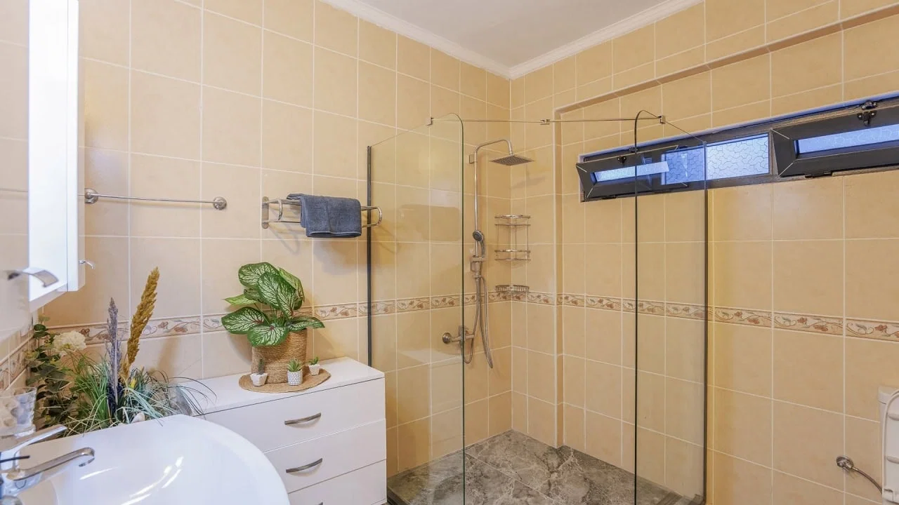 Üzümlü’de Sakin Konumda, Isıtmalı Havuzlu, 6 Kişilik, Kiralık Villa