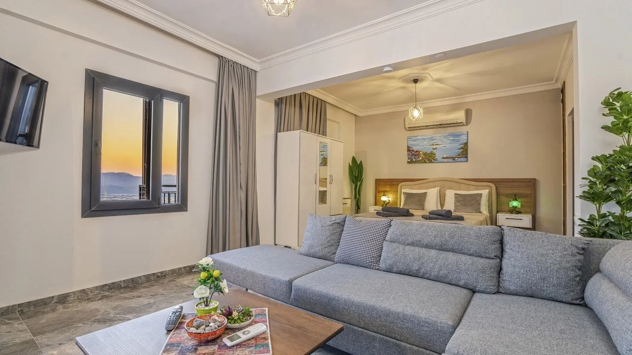 Üzümlü’de Sakin Konumda, Isıtmalı Havuzlu, 6 Kişilik, Kiralık Villa